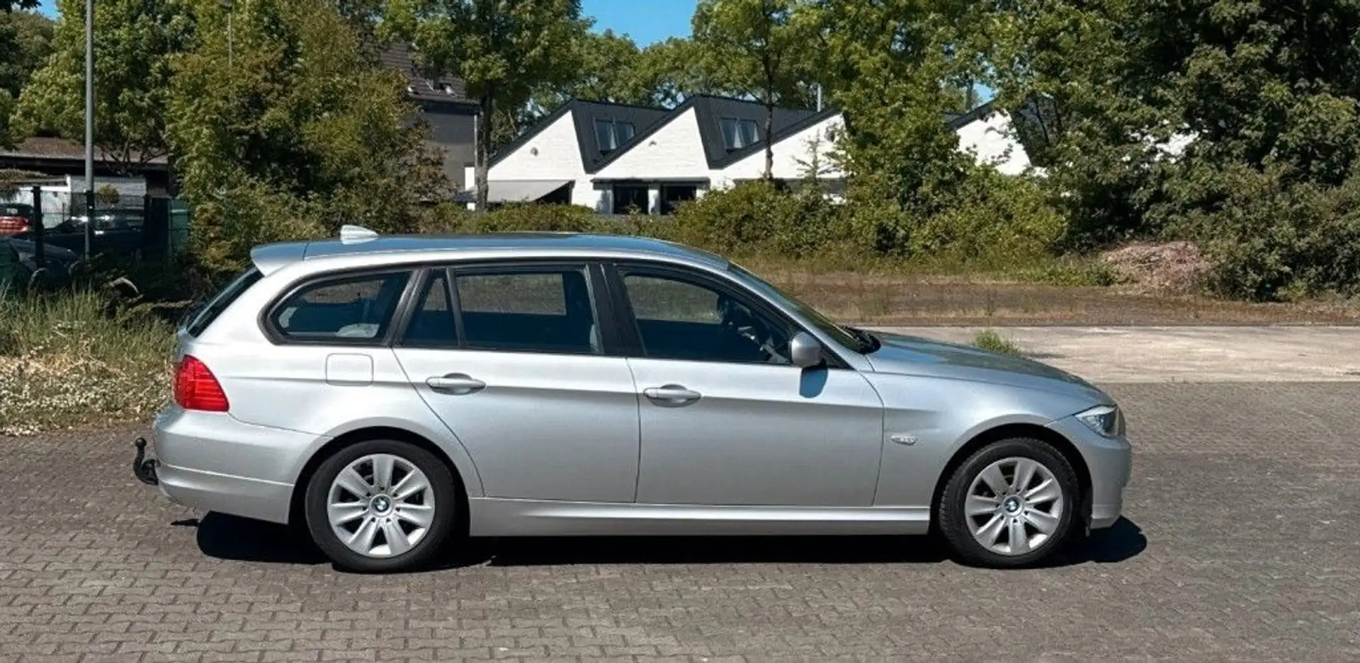 BMW 318 DT*NAVI+DVD*EURO 5**MFL*TEMP*FACELIFT MODEL* Silber - 1