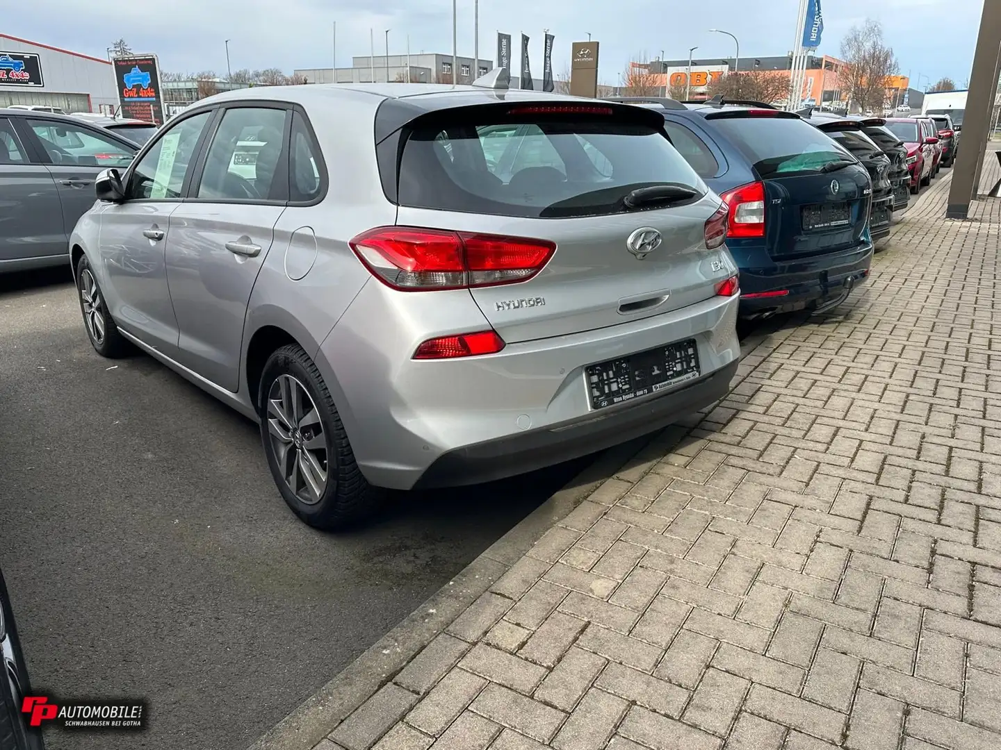 Hyundai i30 1.6 CRDi Trend Silber - 2