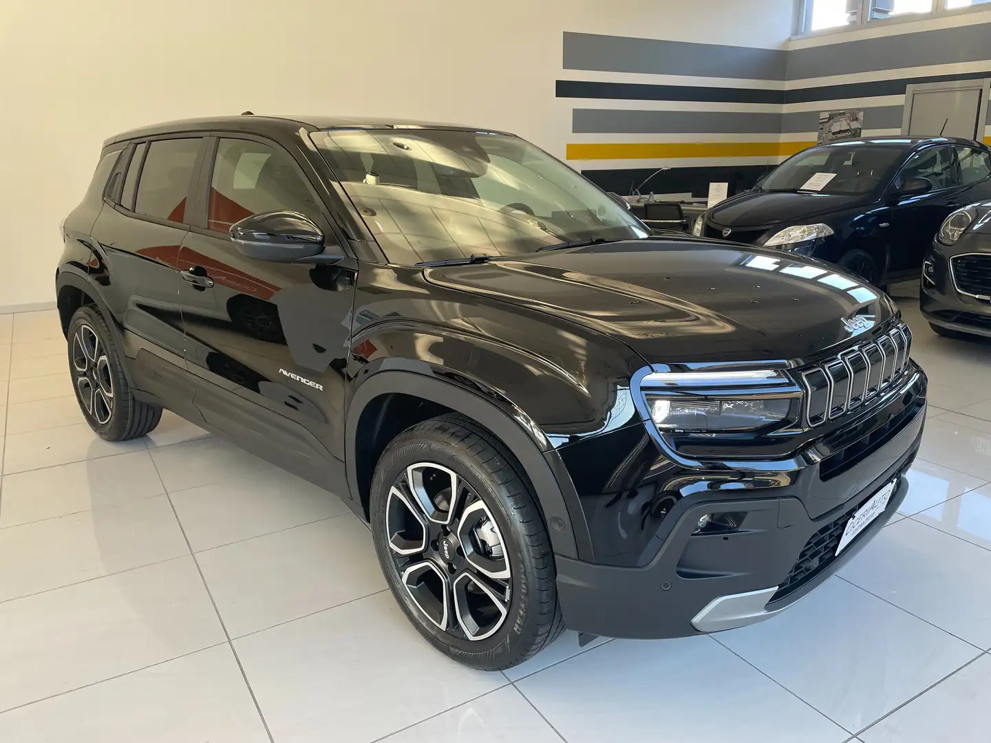 Jeep Avenger 1.2 turbo 110 CV e-hybrid mhev Summit KM0 Schwarz - 1