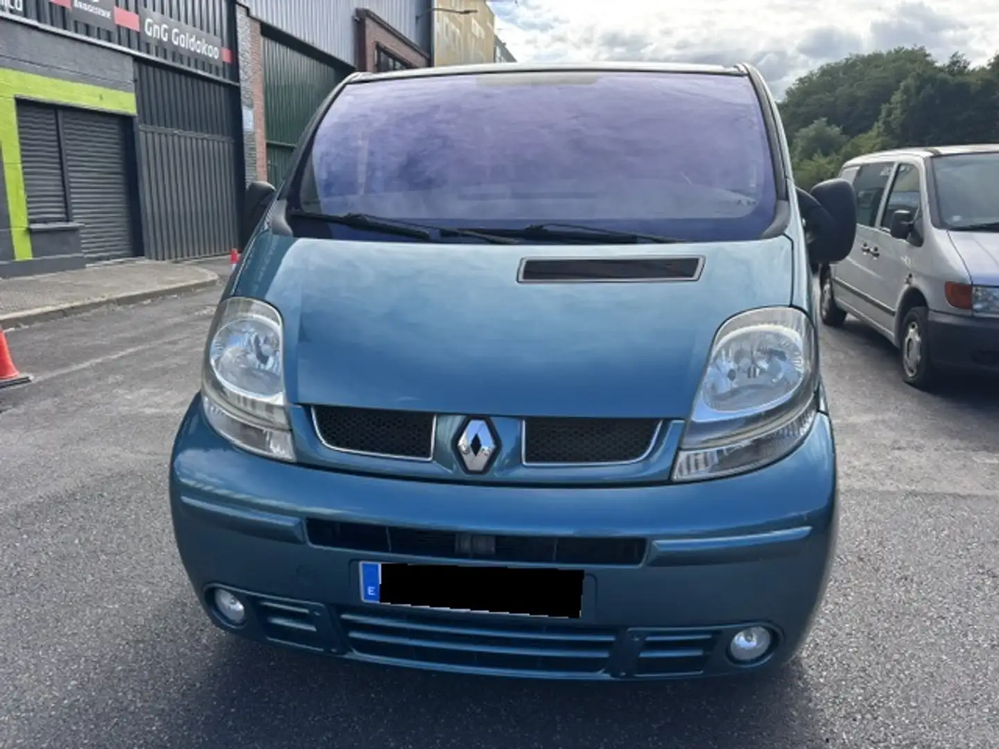 Renault Trafic 2.5 DCi Generation Privilege 140 Gris - 2