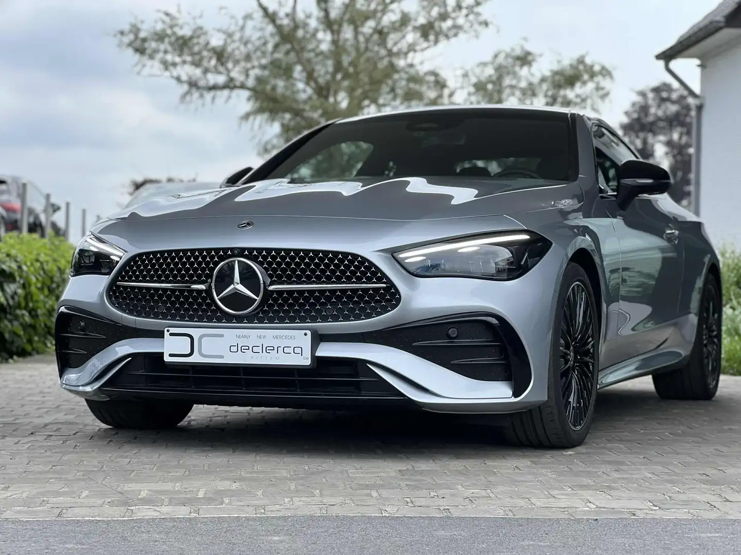 Mercedes-Benz CLE 200 Coupé AMG 2024 PANODAK DISTRONIC NIGHTPAKKET Zilver - 1