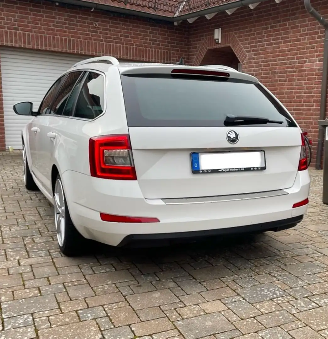Skoda Octavia 1.4 TSI Navi Xenon AHK Klimaauto Sitzh Temp 19Zoll Blanc - 2