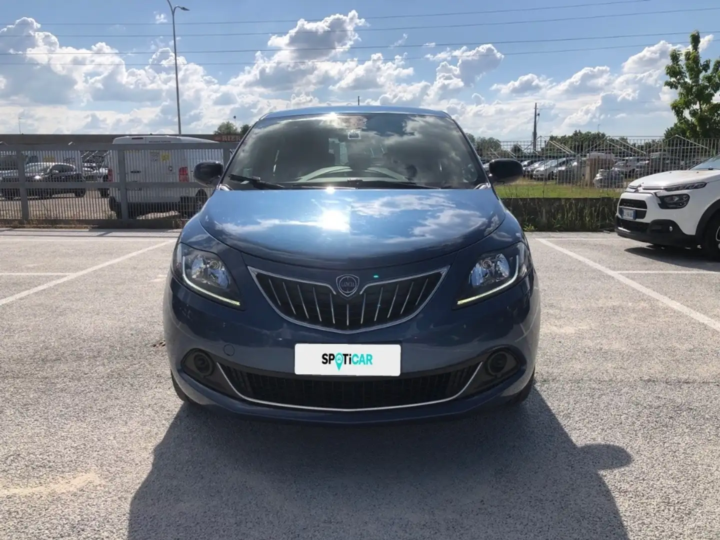 Lancia Ypsilon 3ª serie - Ypsilon 1.0 FireFly 5 porte S&S Hybrid Blu/Azzurro - 2