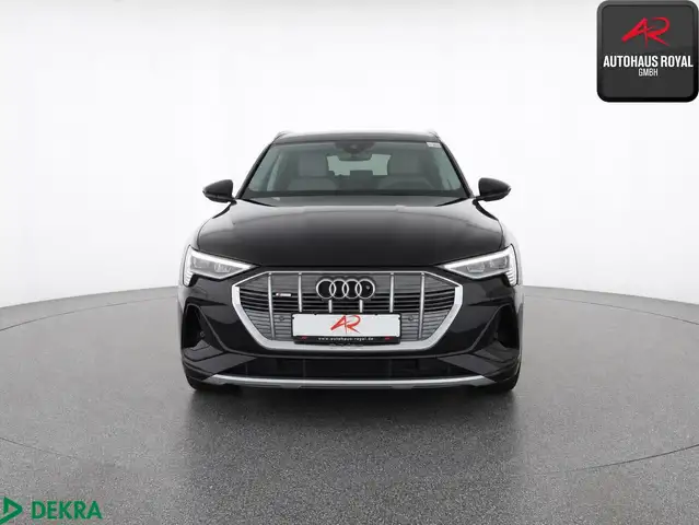Audi E-Tron view 8