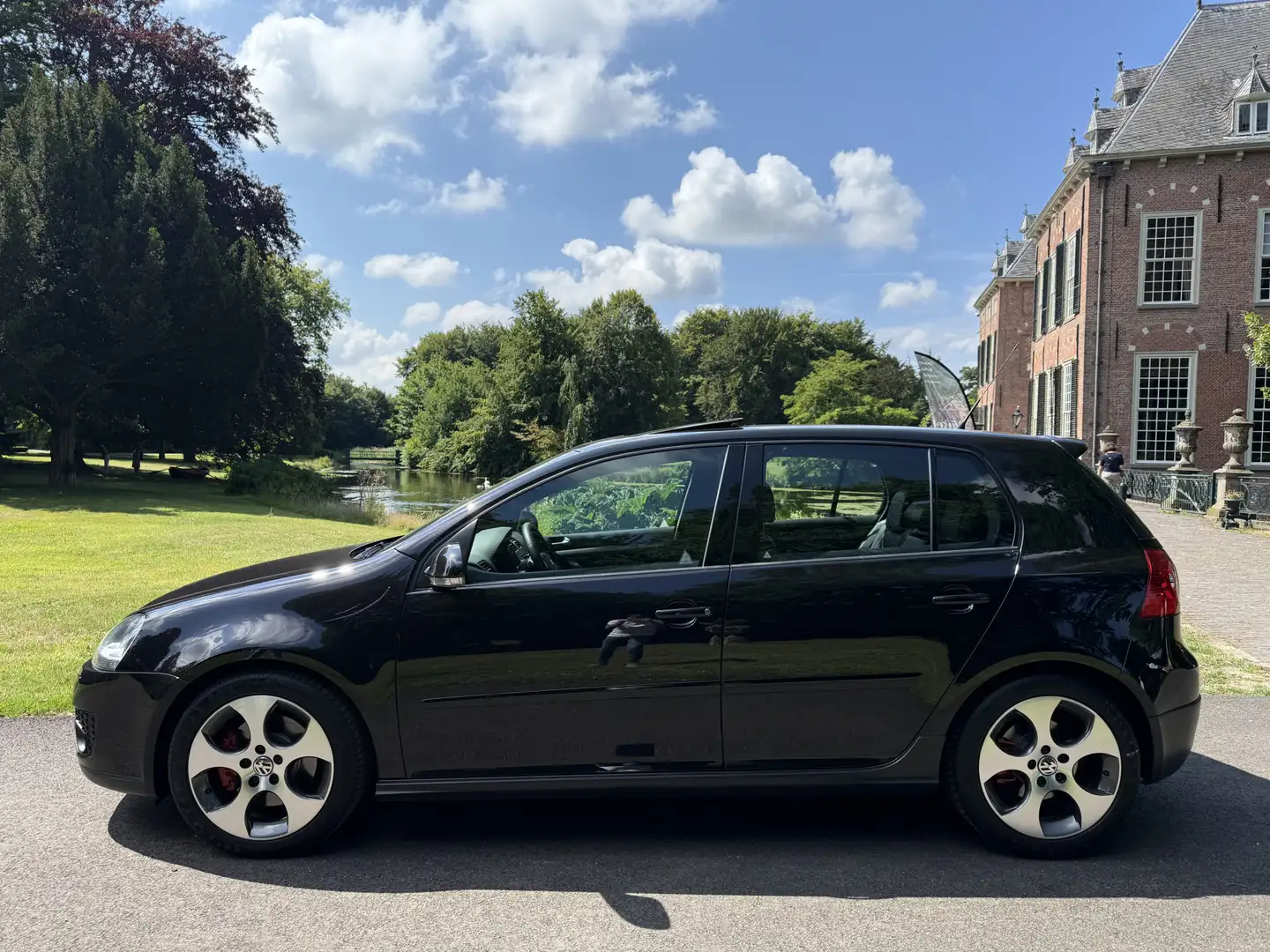 Volkswagen Golf GTI 2.0 TFSI / DSG / RNS510 / Schuifdak / 200 PK / 12 Zwart - 2