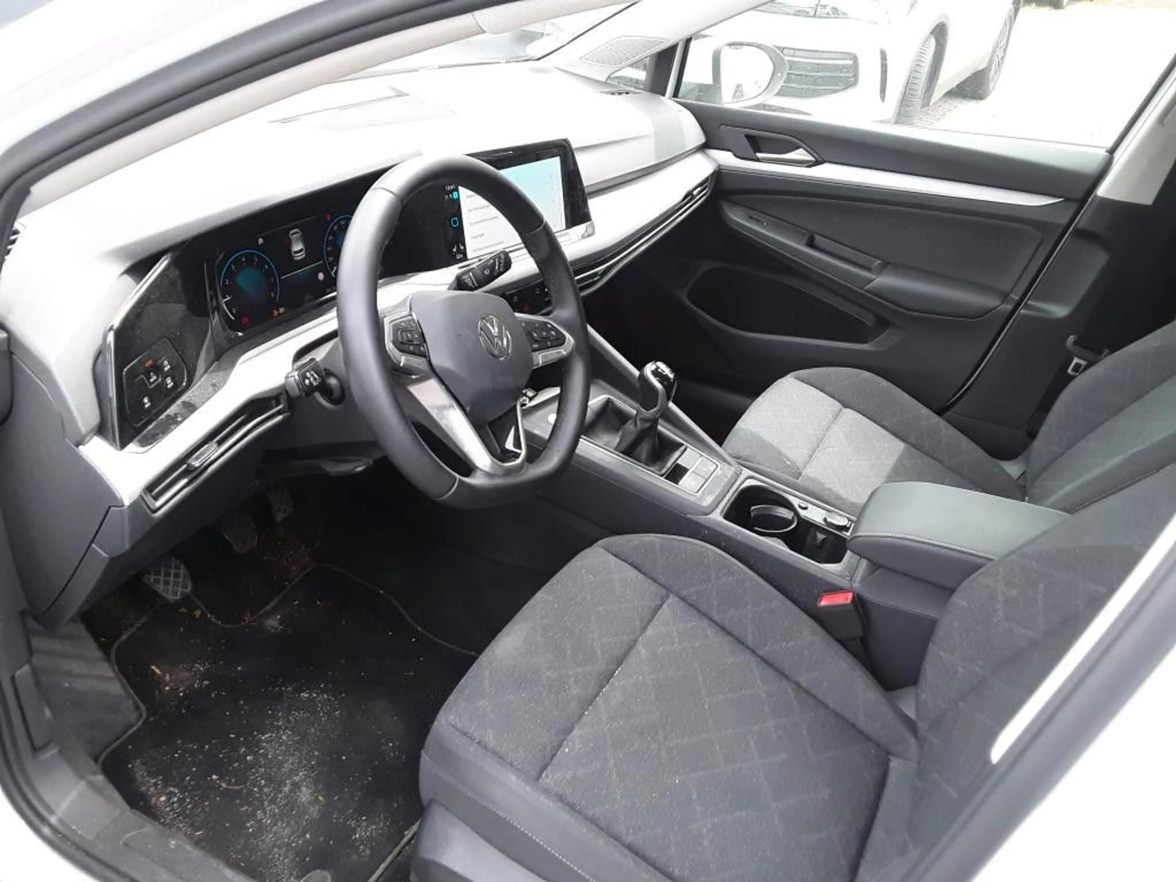 Volkswagen Golf VIII Lim. Life 1.5 TSI Navi SHZ ACC LED Alu — photo 5