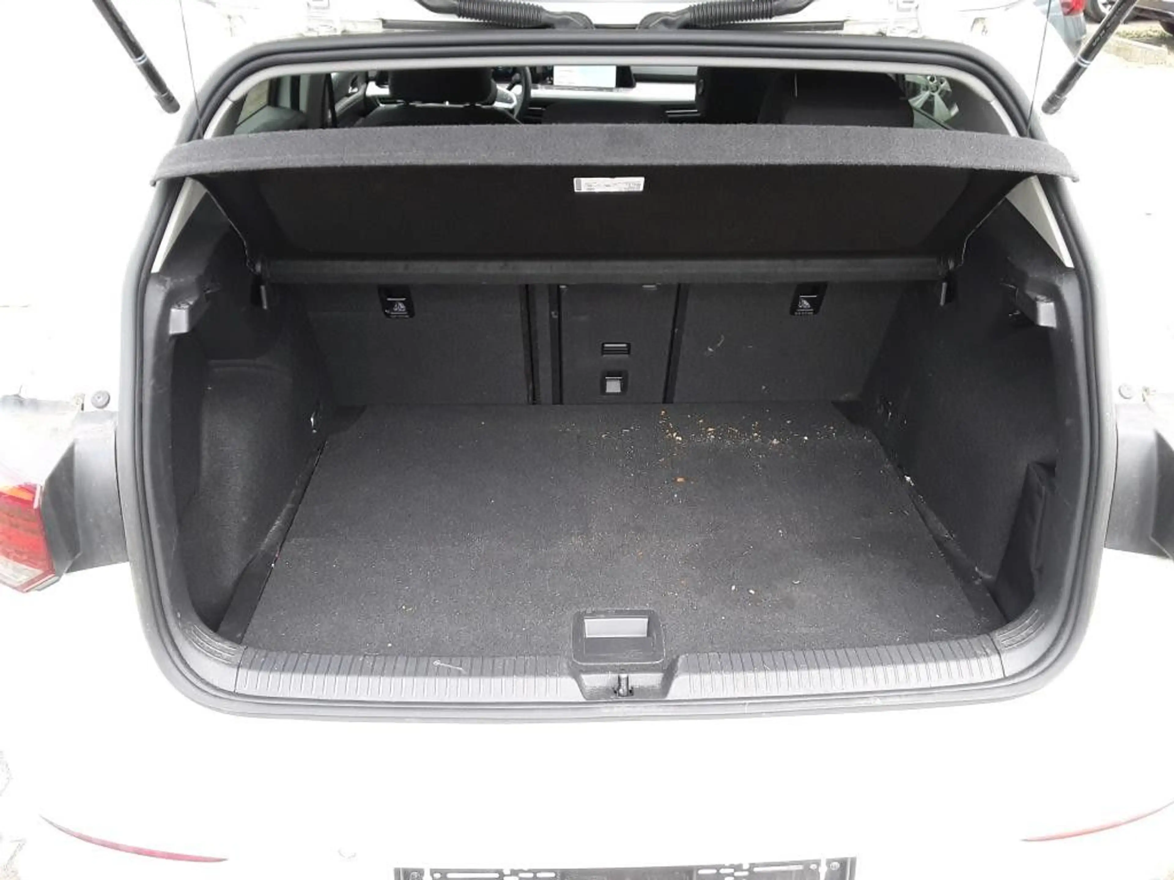 Volkswagen Golf VIII Lim. Life 1.5 TSI Navi SHZ ACC LED Alu — photo 7