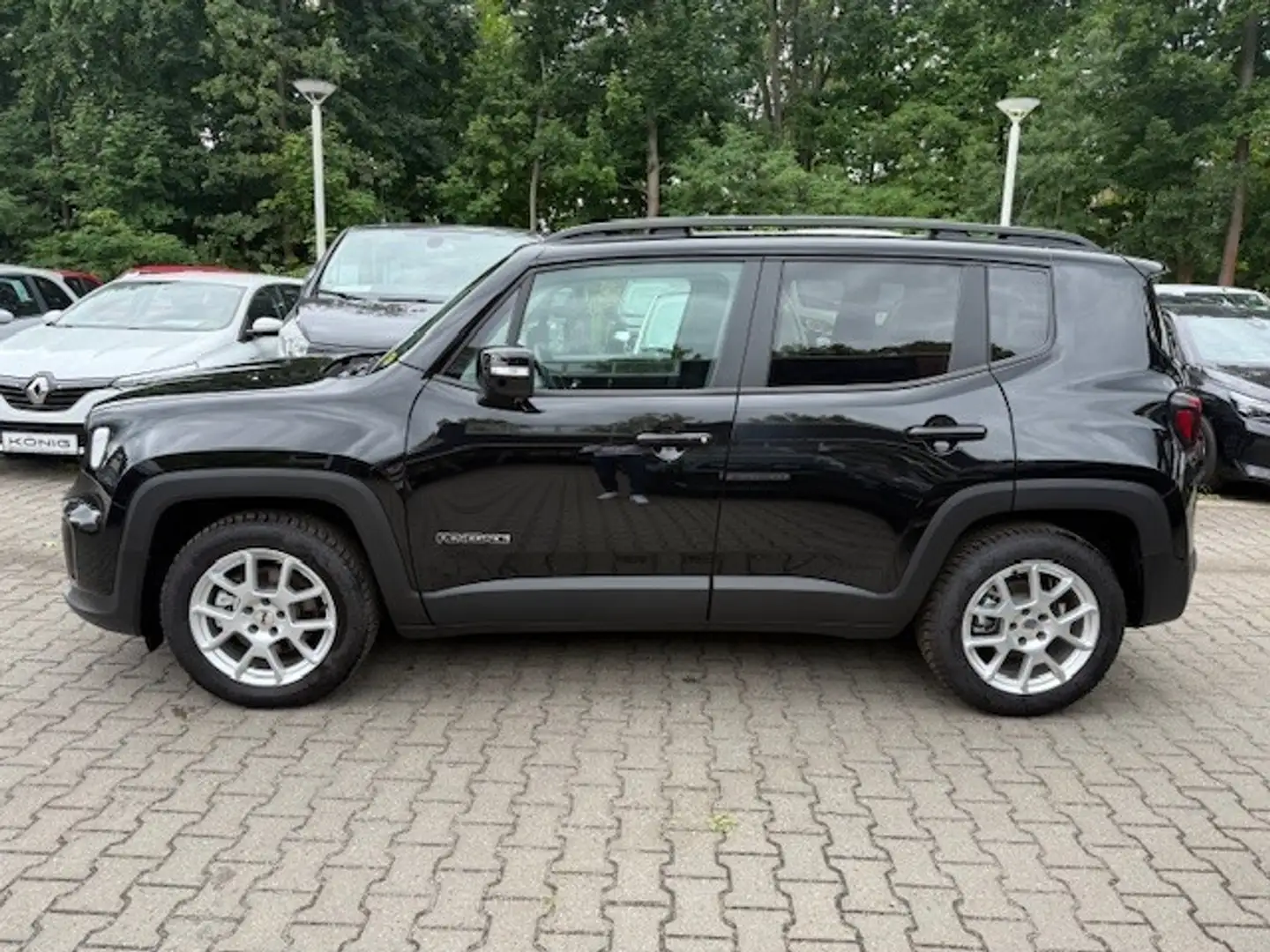 Jeep Renegade MY23 Limited 1.5l MHEV 130PS Automatik Schwarz - 2
