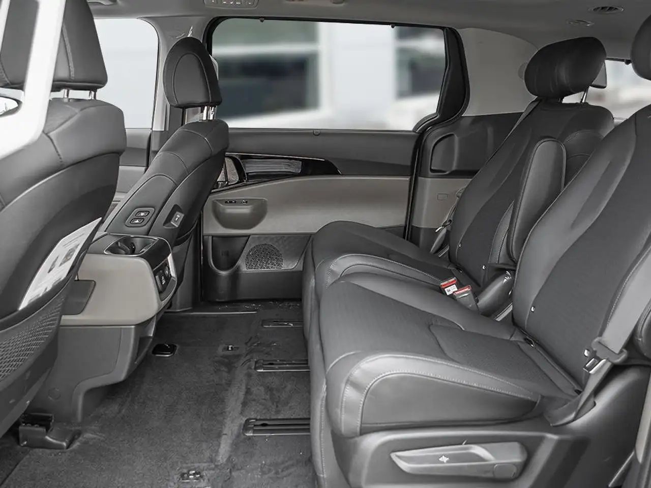 Kia Carnival снимка Kia Carnival