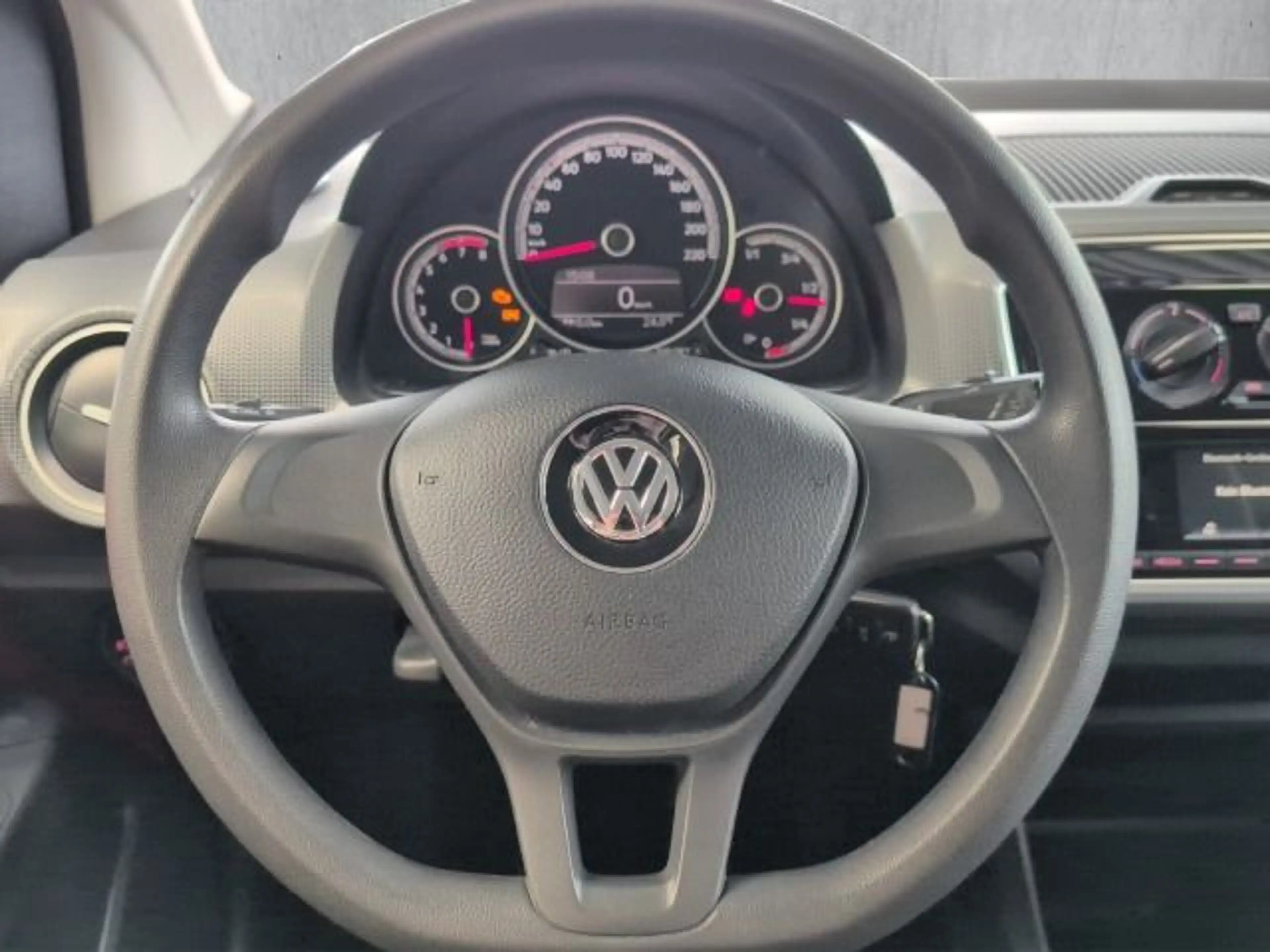Volkswagen up! join up! 1.0 TSI — photo 10