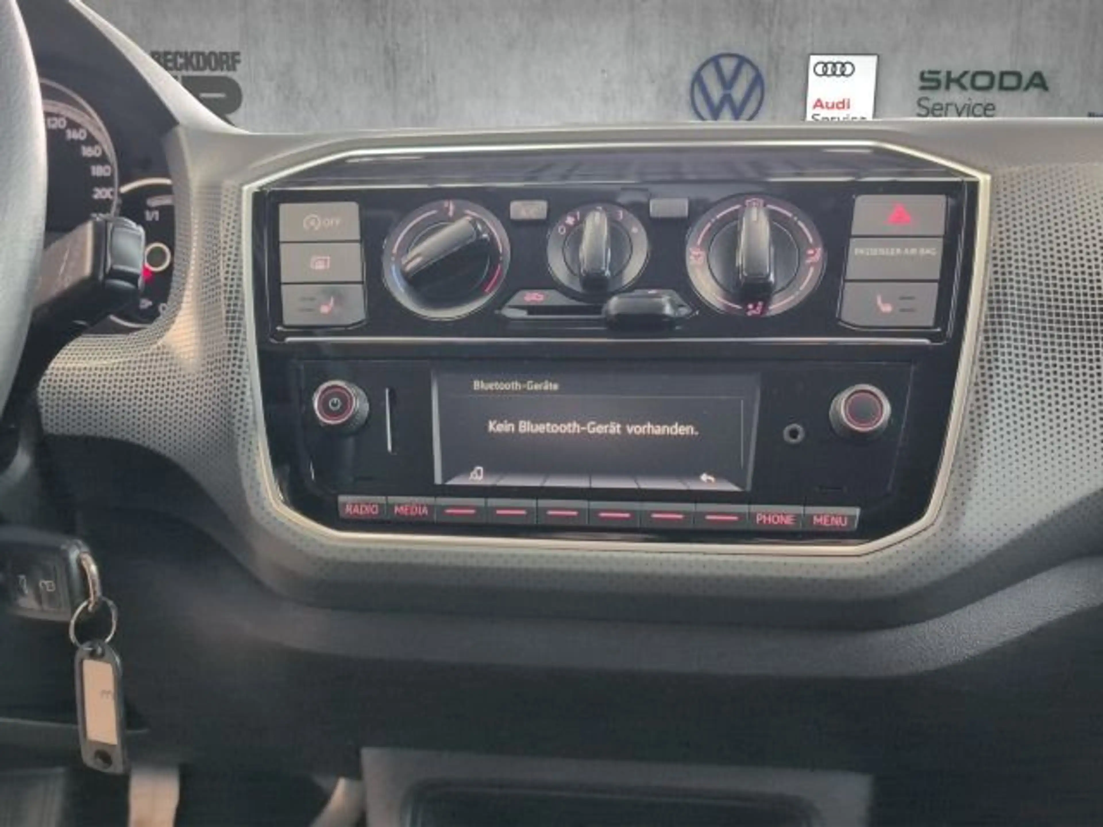 Volkswagen up! join up! 1.0 TSI — photo 15