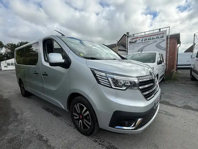 Renault Trafic Luxe 9 places !