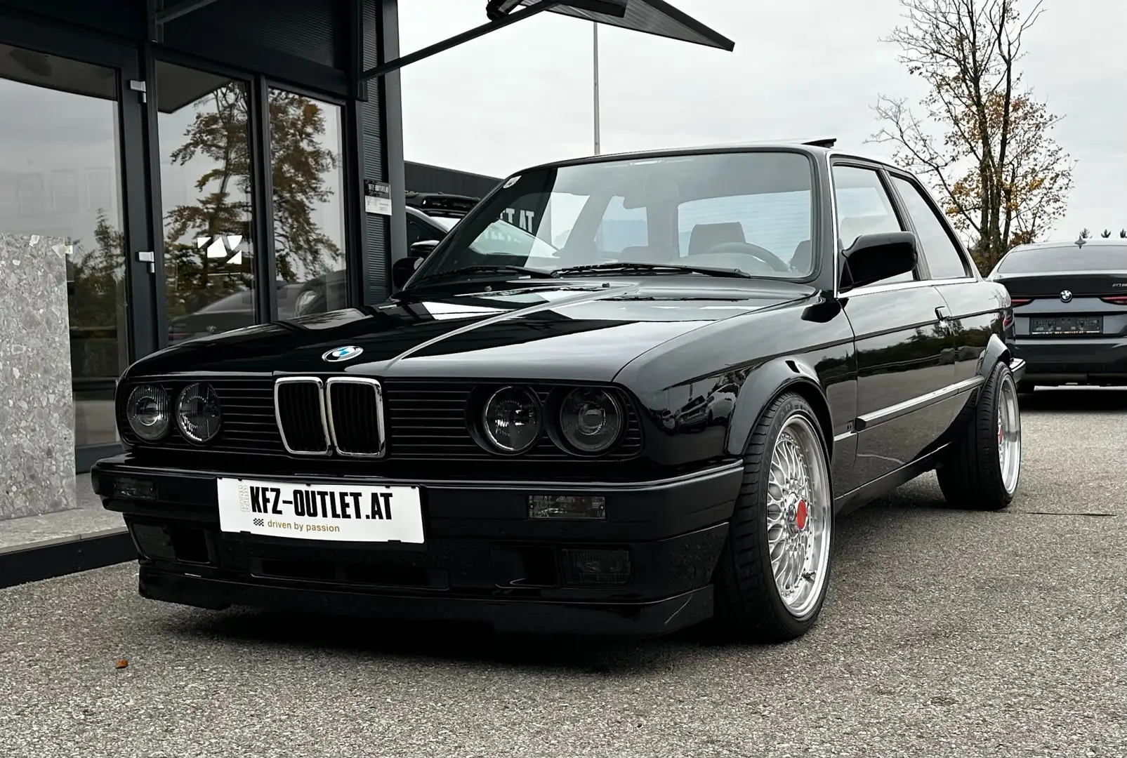 BMW 325 i E30 *M-Technik*Schiebedach*6 Zylinder* Schwarz - 1