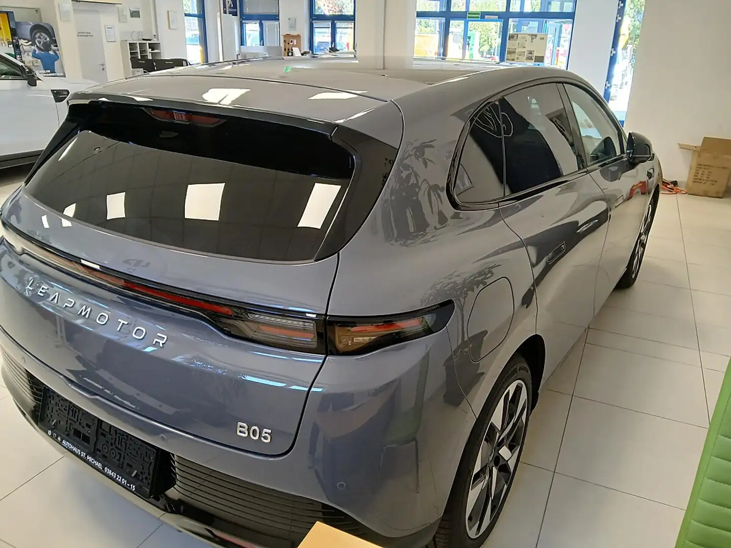 Leapmotor B05 67,1kWh Design Pro Max Grau - 2