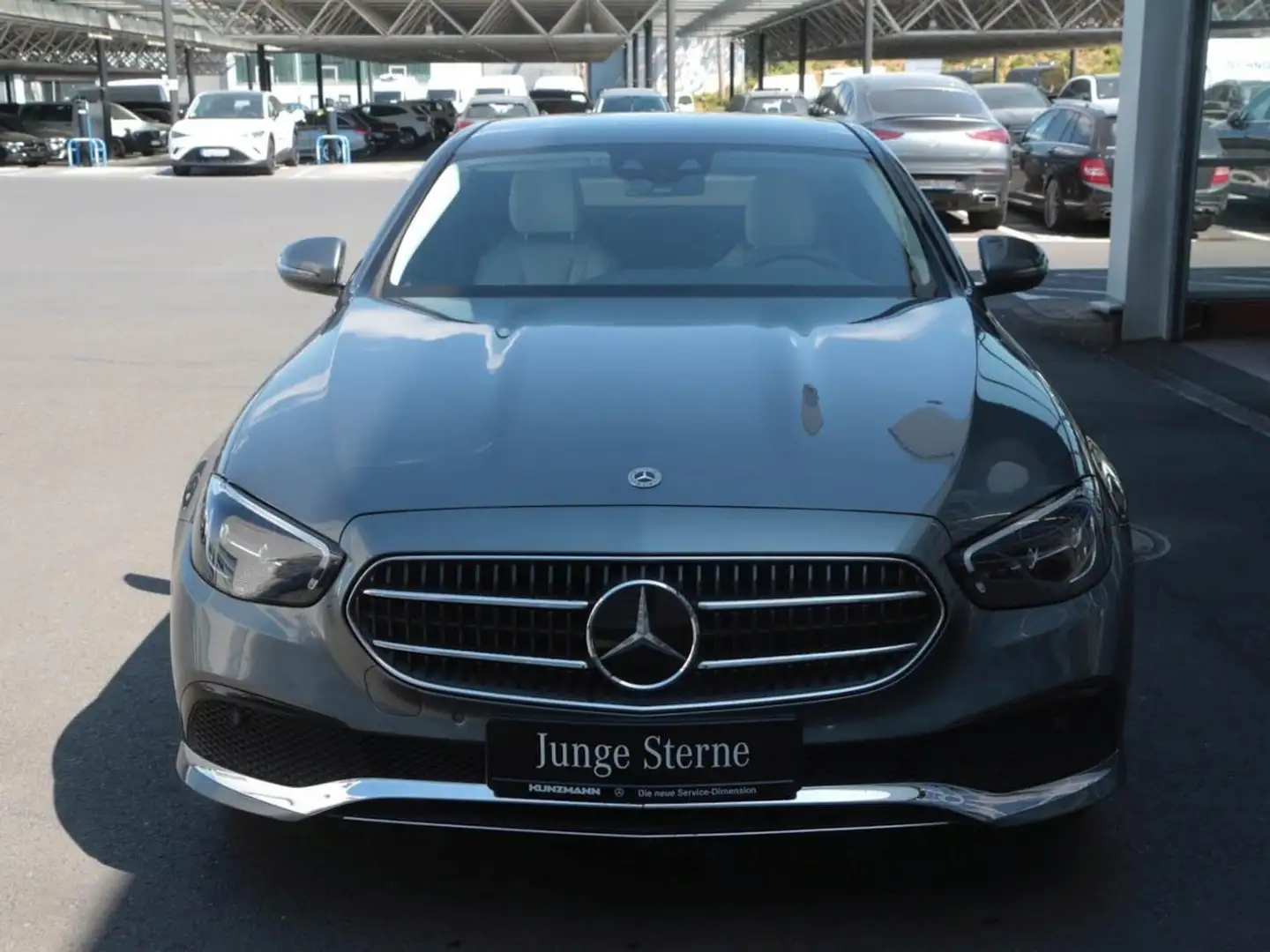 Mercedes-Benz E 220 d 4M  Avantgarde Distronic+ Sitzklima Grijs - 2