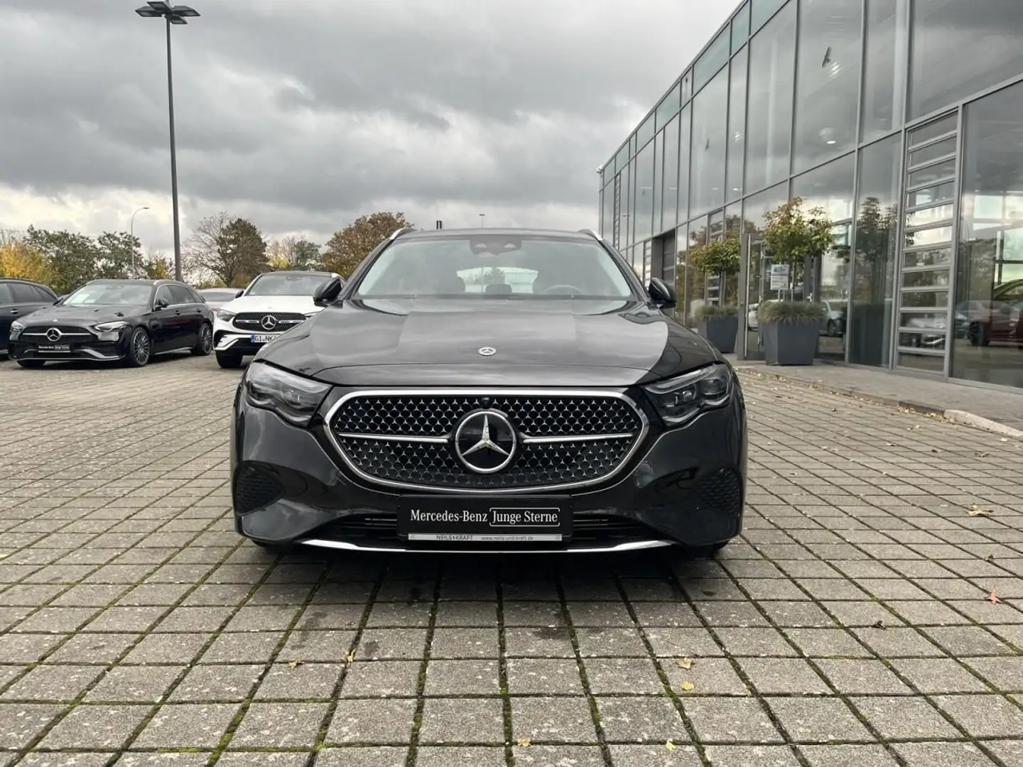 Mercedes-Benz E 300 e T-Modell +Avantgarde+Stdhz+AHK+Distr+360 Gris - 2