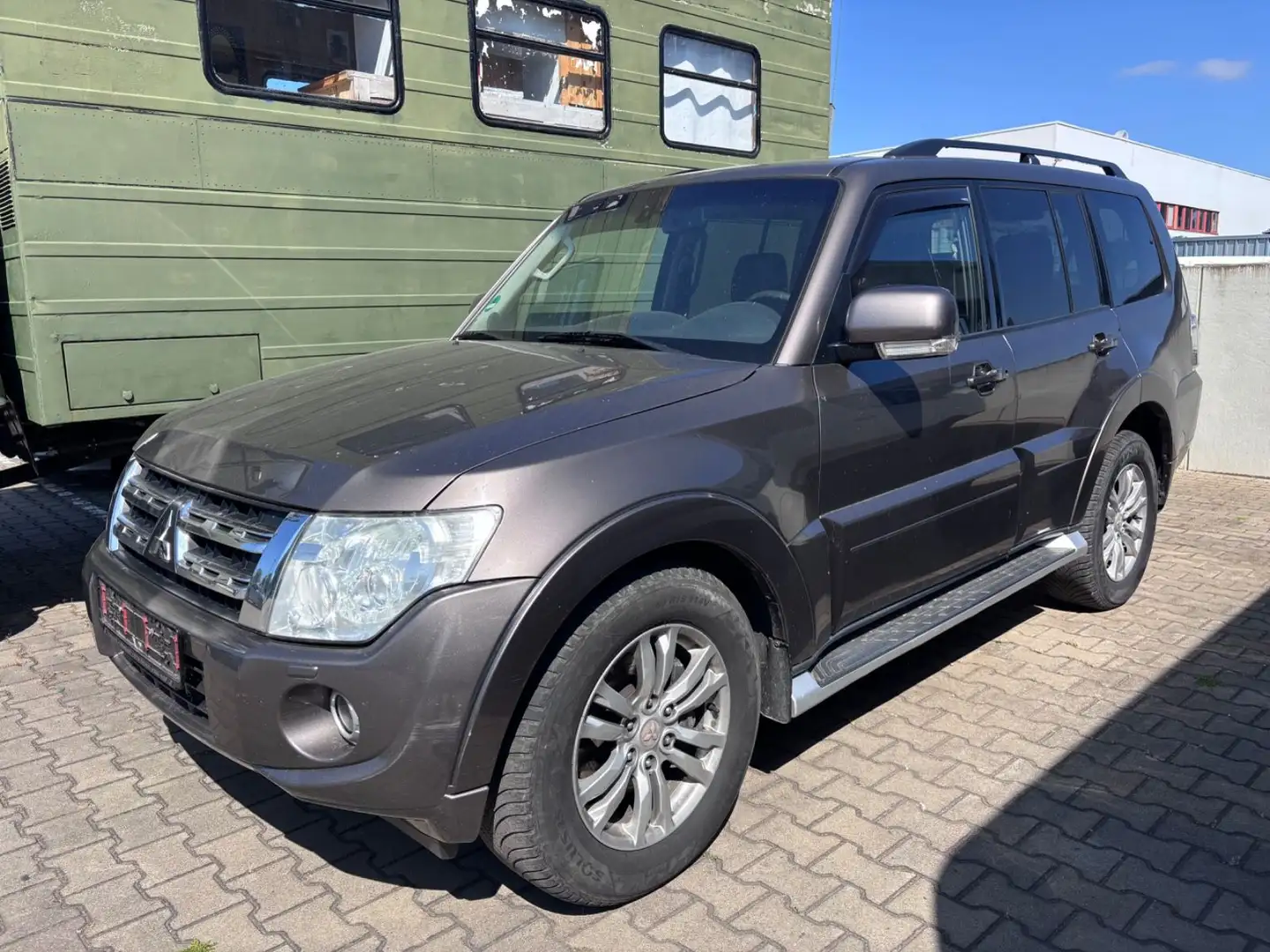 Mitsubishi Pajero 3.2 DI-D Instyle Motorschaden! Brun - 2