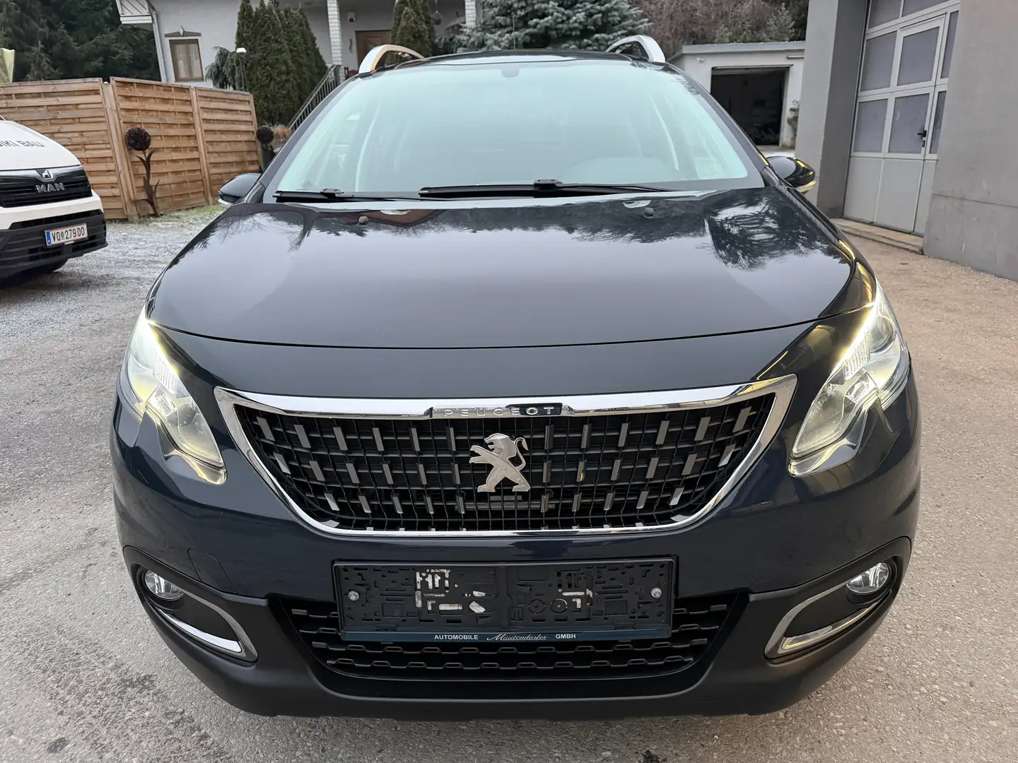 Peugeot 2008 Active Grau - 2