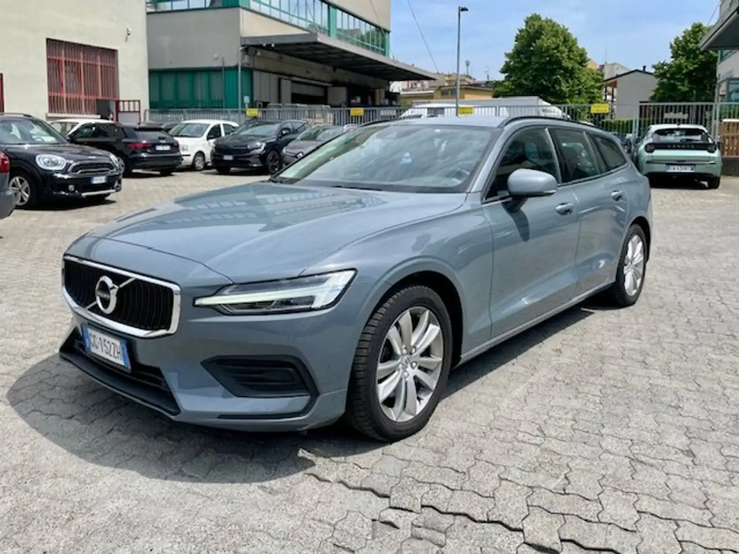 Volvo V60 V60 2.0 b4 Momentum Business Autom. Perfetta!!!! Grau - 1