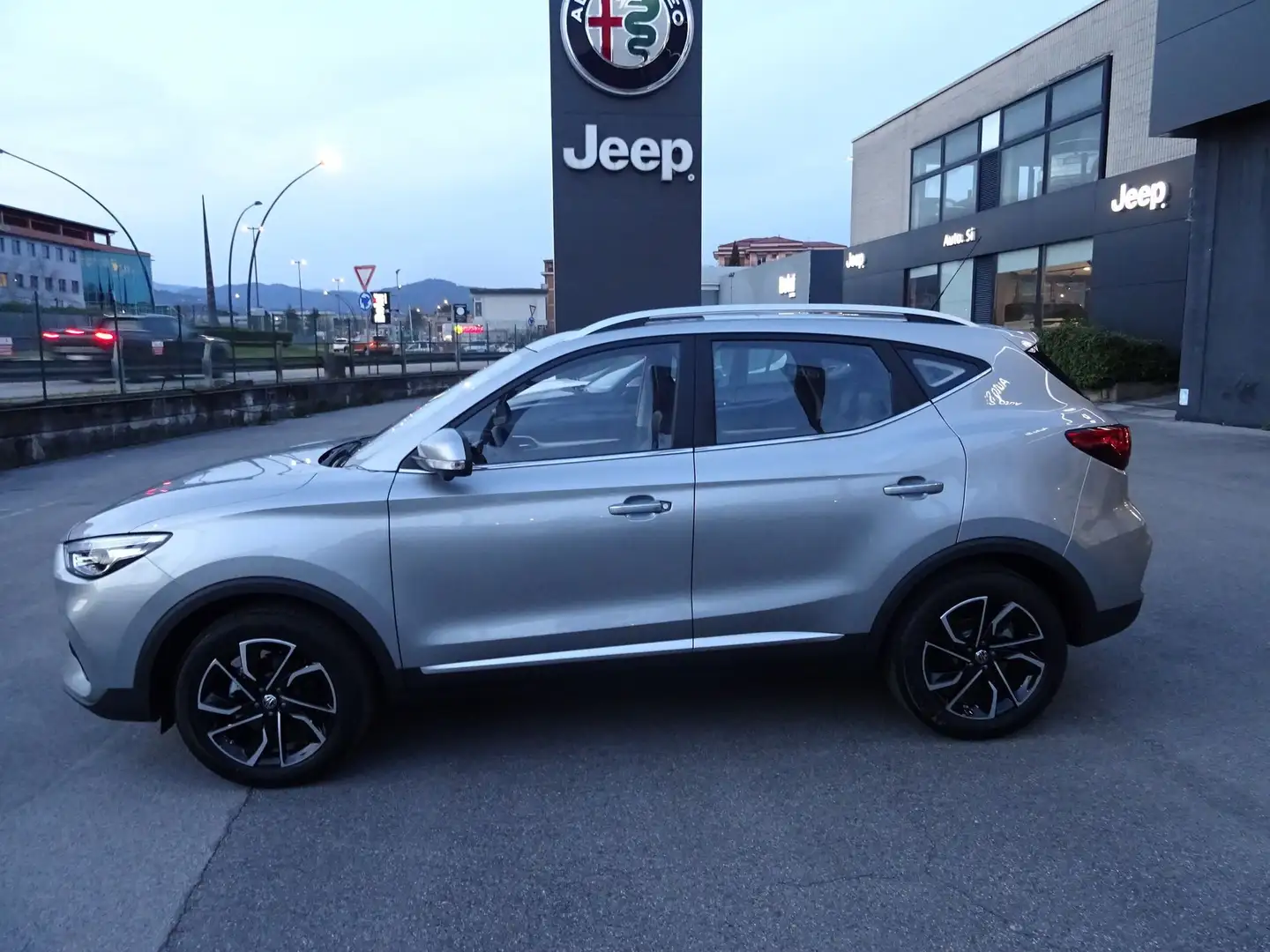 MG ZS Classic 1.5 VTi-tech Luxury Plateado - 2