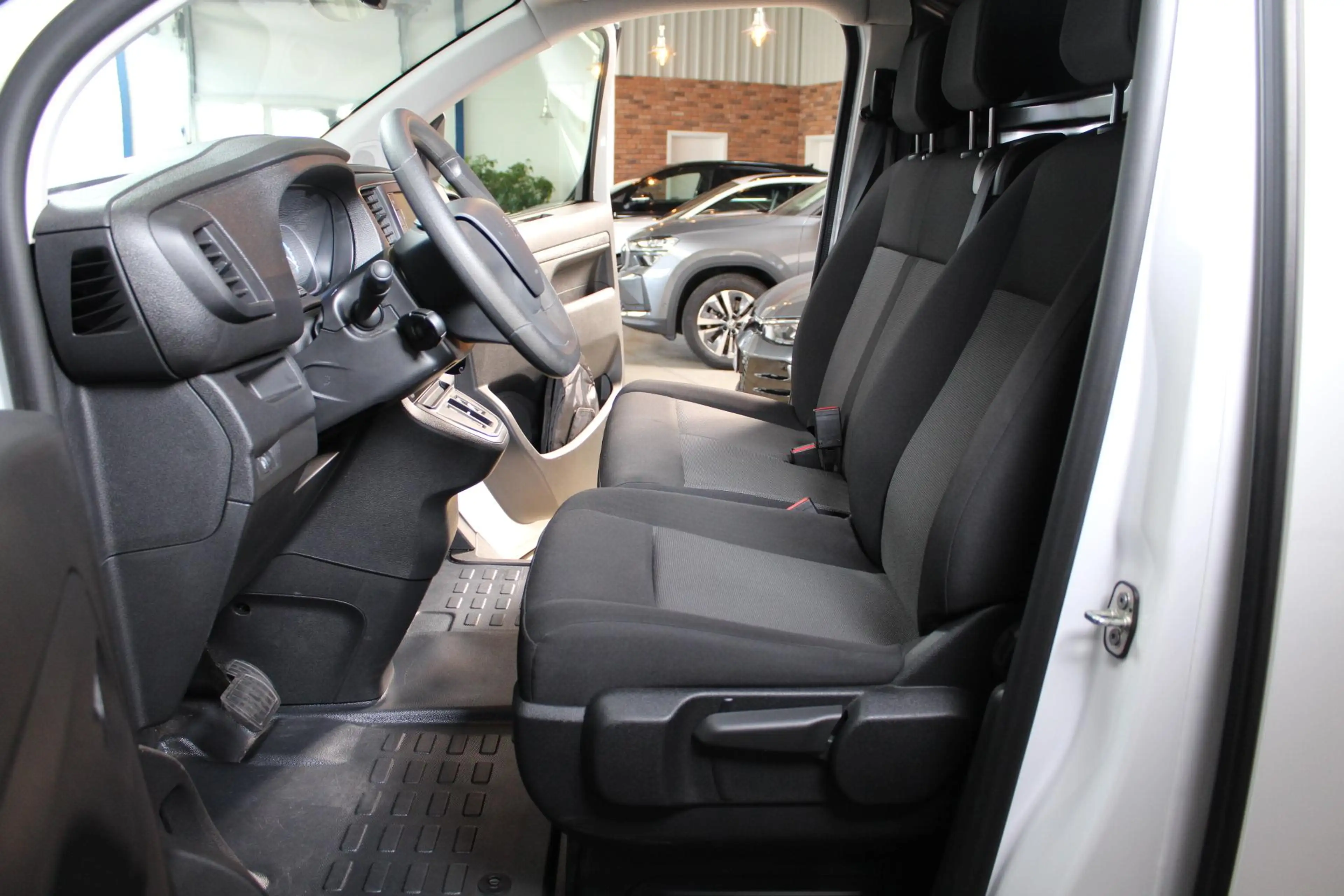 Peugeot e-Expert e-Expert L2 Premium 136 PS SOFORT — photo 8