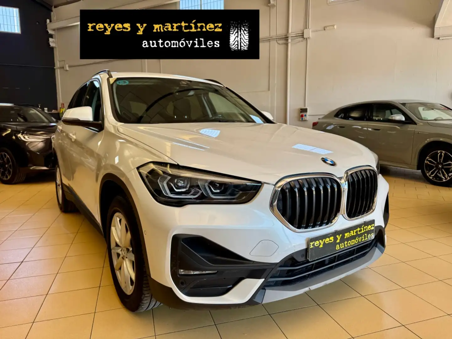 BMW X1 sDrive 18dA Corporate Blanco - 2