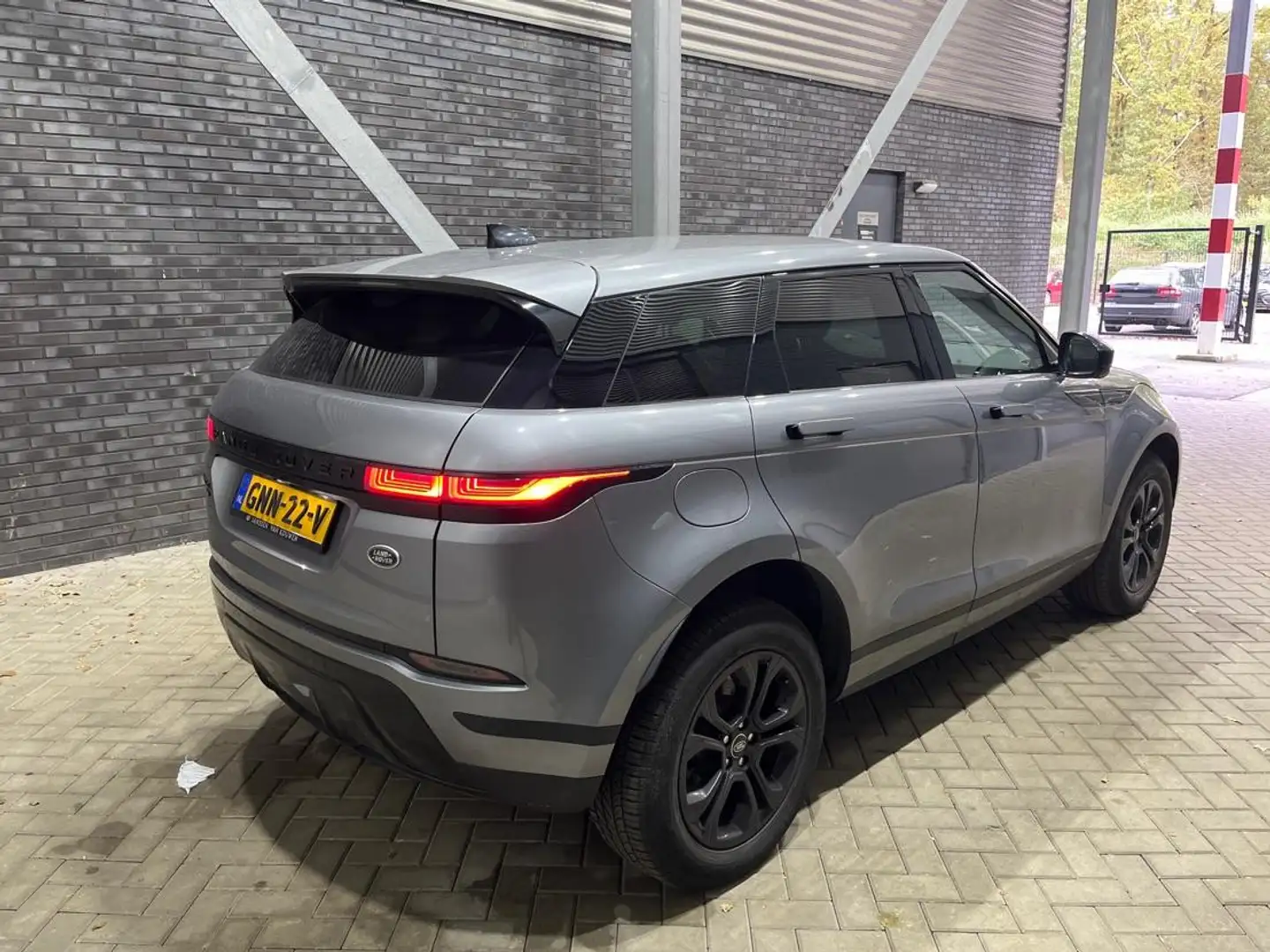 Land Rover Range Rover Evoque P300e R-Dynamic S | 360° Camera | Leder | Getint G Grijs - 2