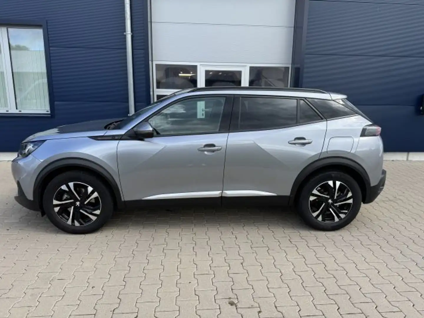 Peugeot 2008 Elektro Allure Silber - 2