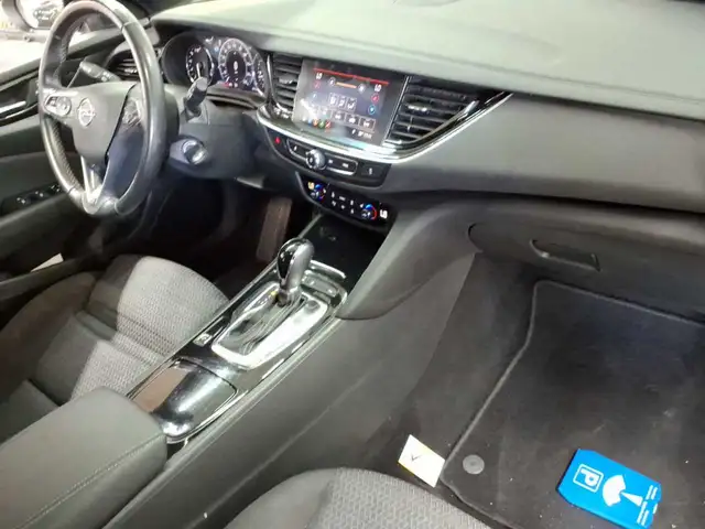 Opel Insignia view 9