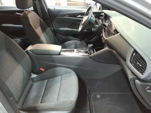 Opel Insignia view 8