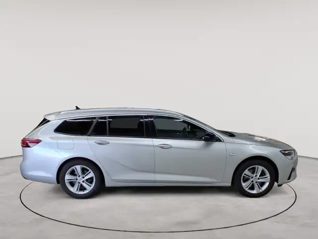 Opel Insignia view 3