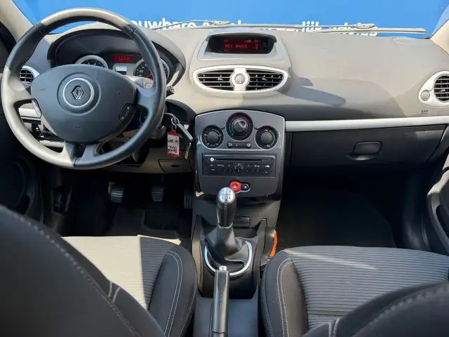 Renault Clio view 2