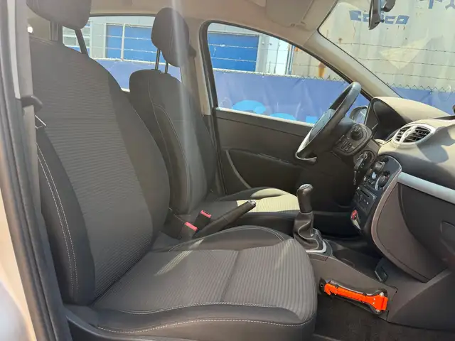 Renault Clio view 9