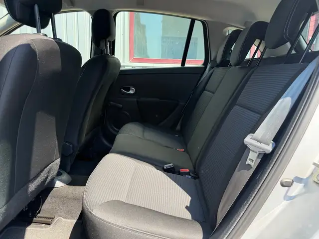 Renault Clio view 11