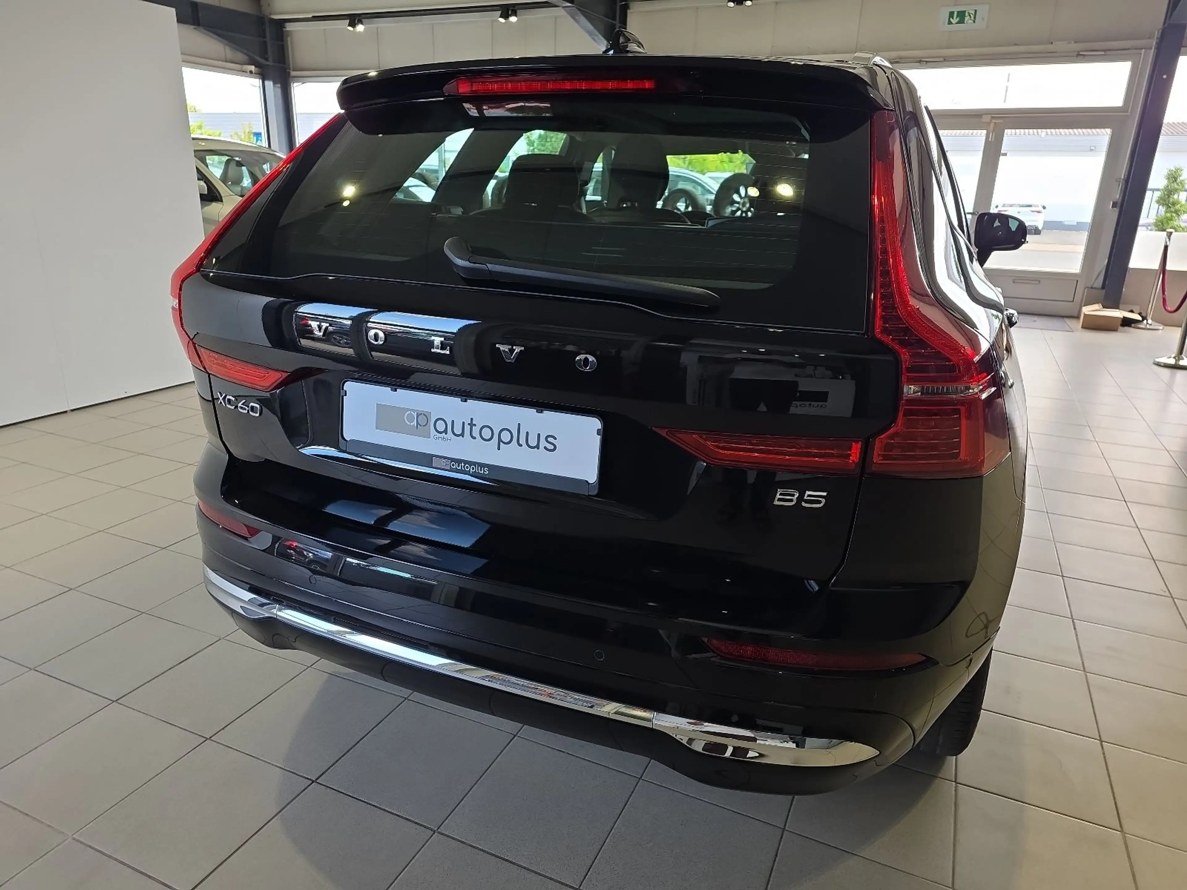 Volvo XC60 B5 Inscription ACC Sitzbelüftung 360° Pano — photo 7
