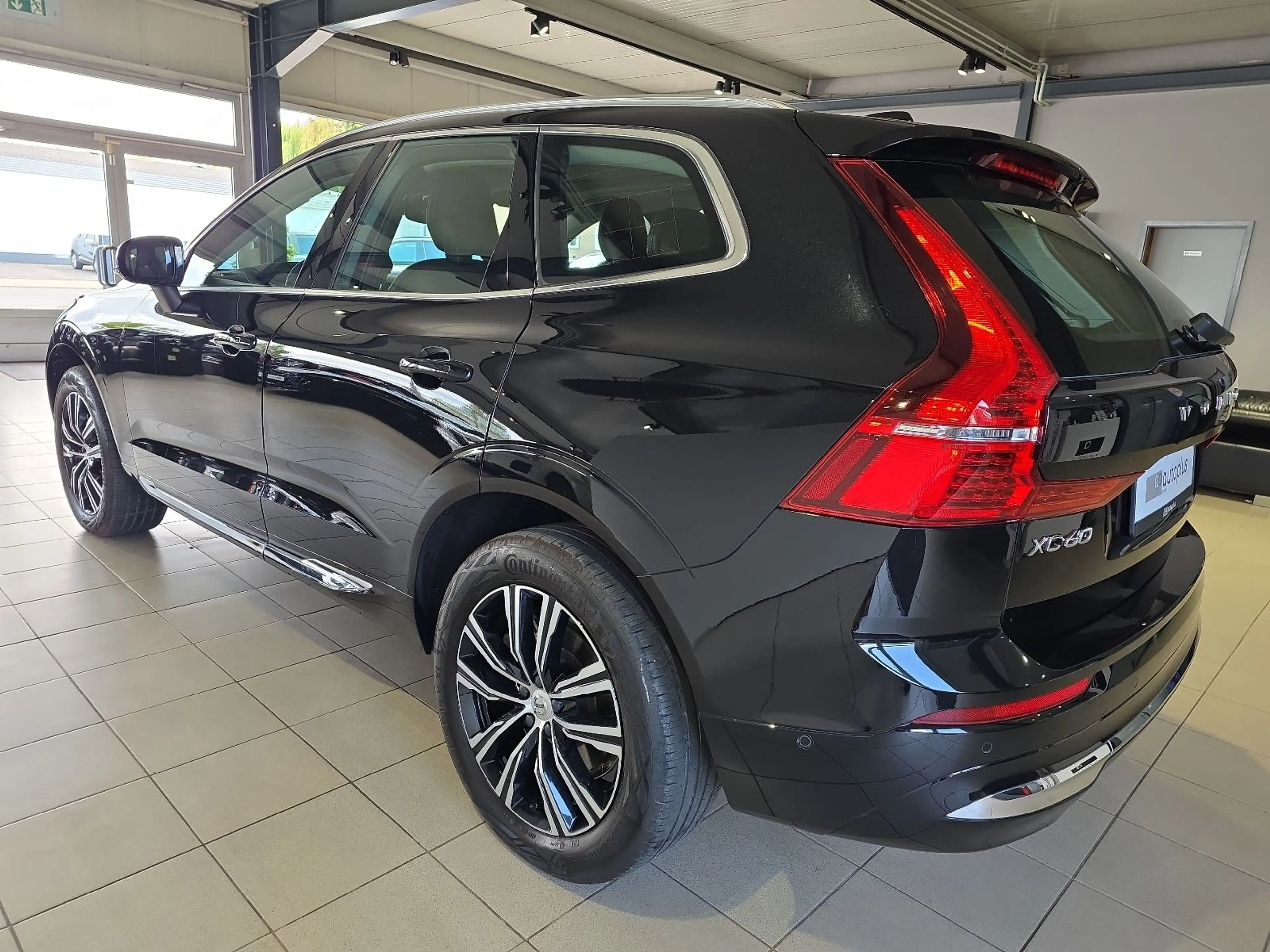 Volvo XC60 B5 Inscription ACC Sitzbelüftung 360° Pano — photo 10