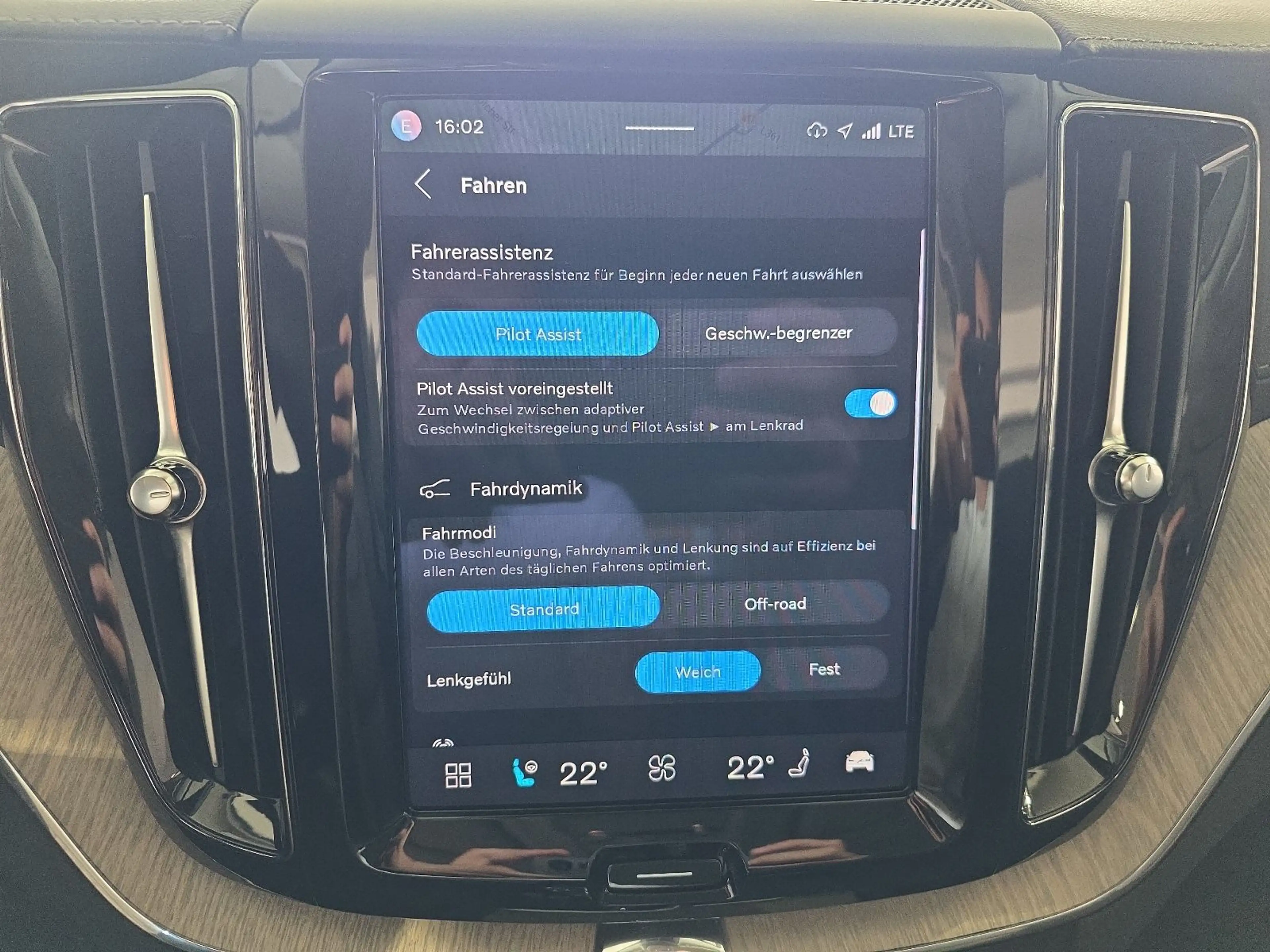 Volvo XC60 B5 Inscription ACC Sitzbelüftung 360° Pano — photo 27