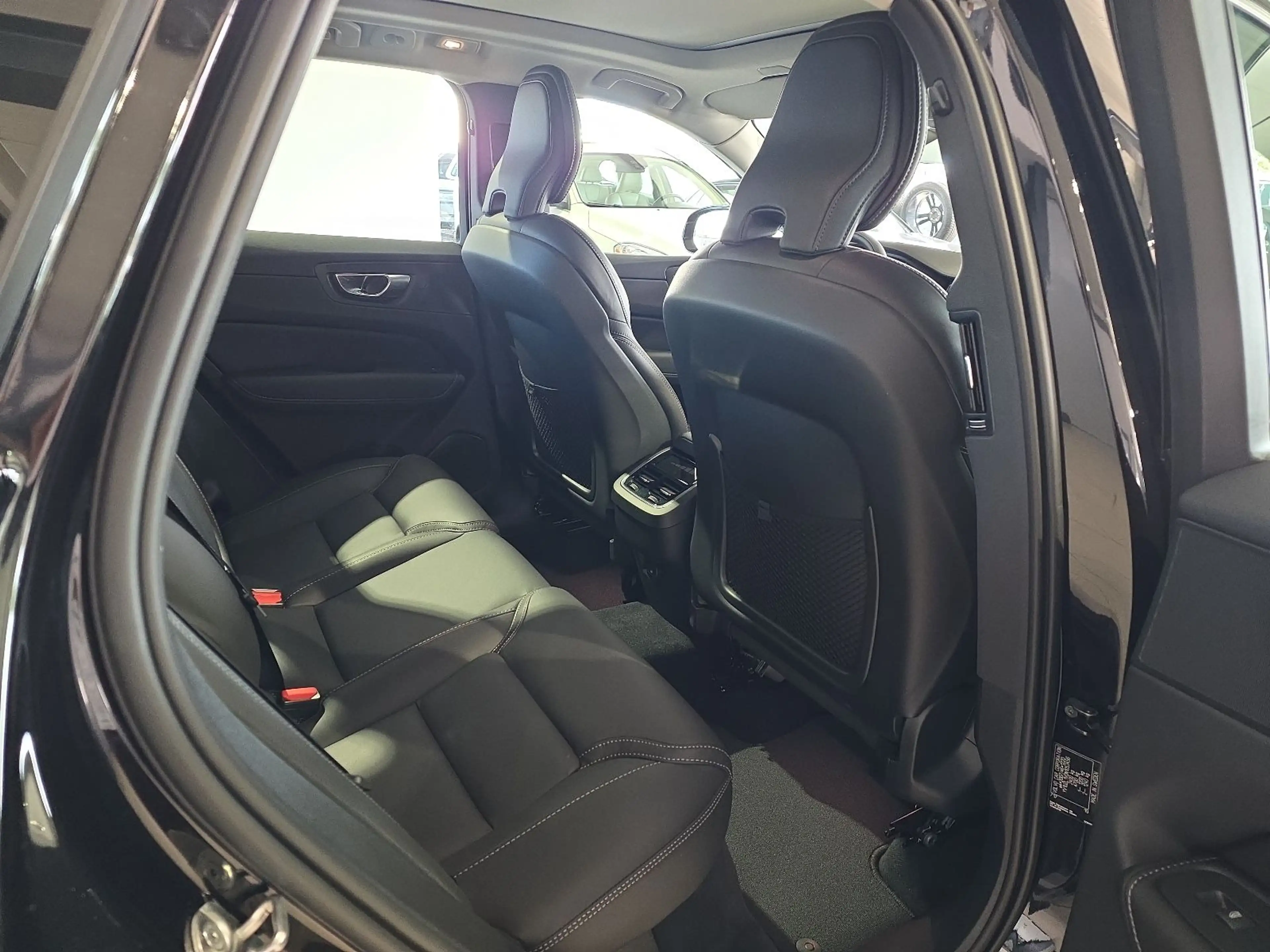 Volvo XC60 B5 Inscription ACC Sitzbelüftung 360° Pano — photo 13