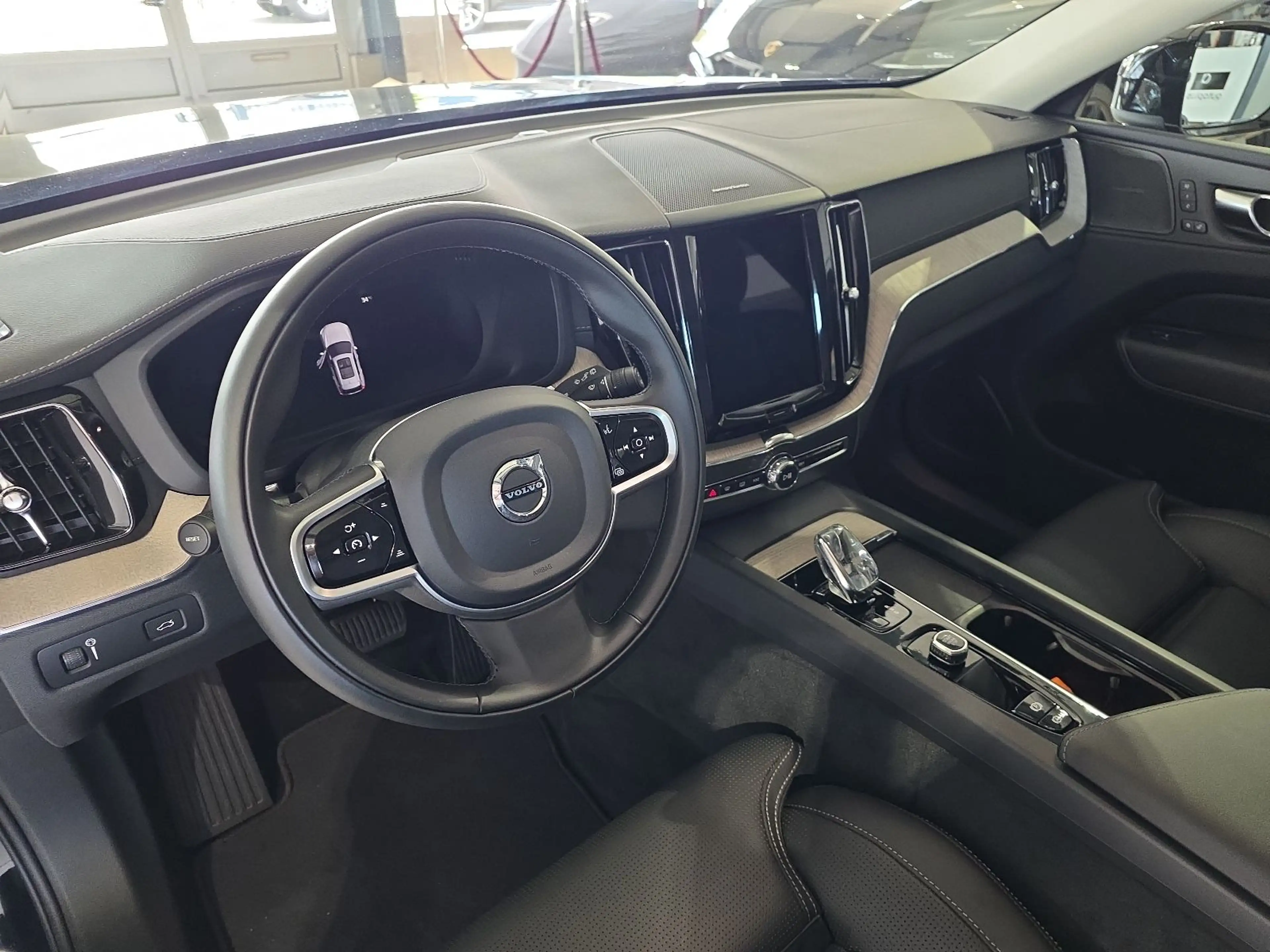 Volvo XC60 B5 Inscription ACC Sitzbelüftung 360° Pano — photo 21