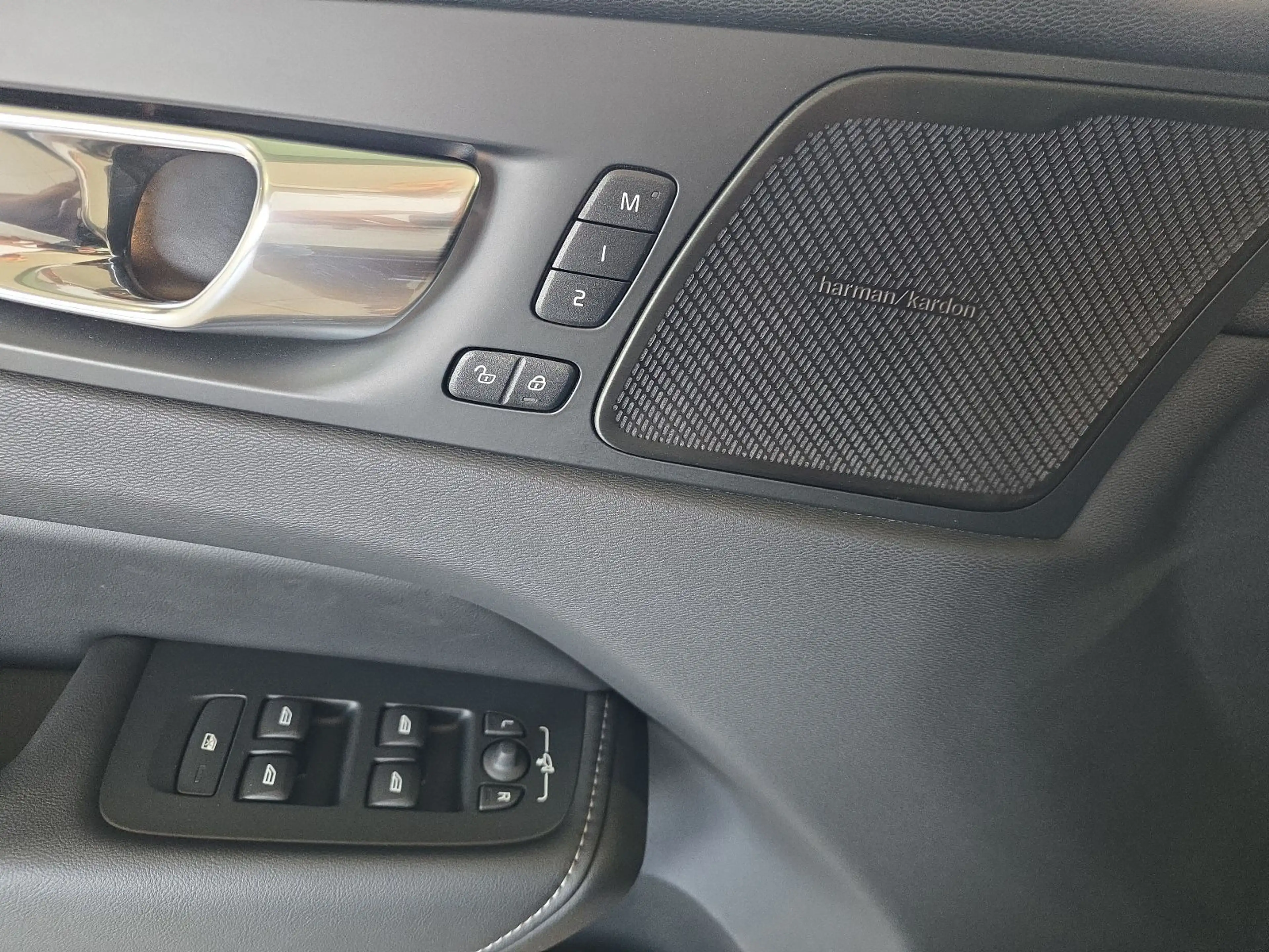 Volvo XC60 B5 Inscription ACC Sitzbelüftung 360° Pano — photo 17
