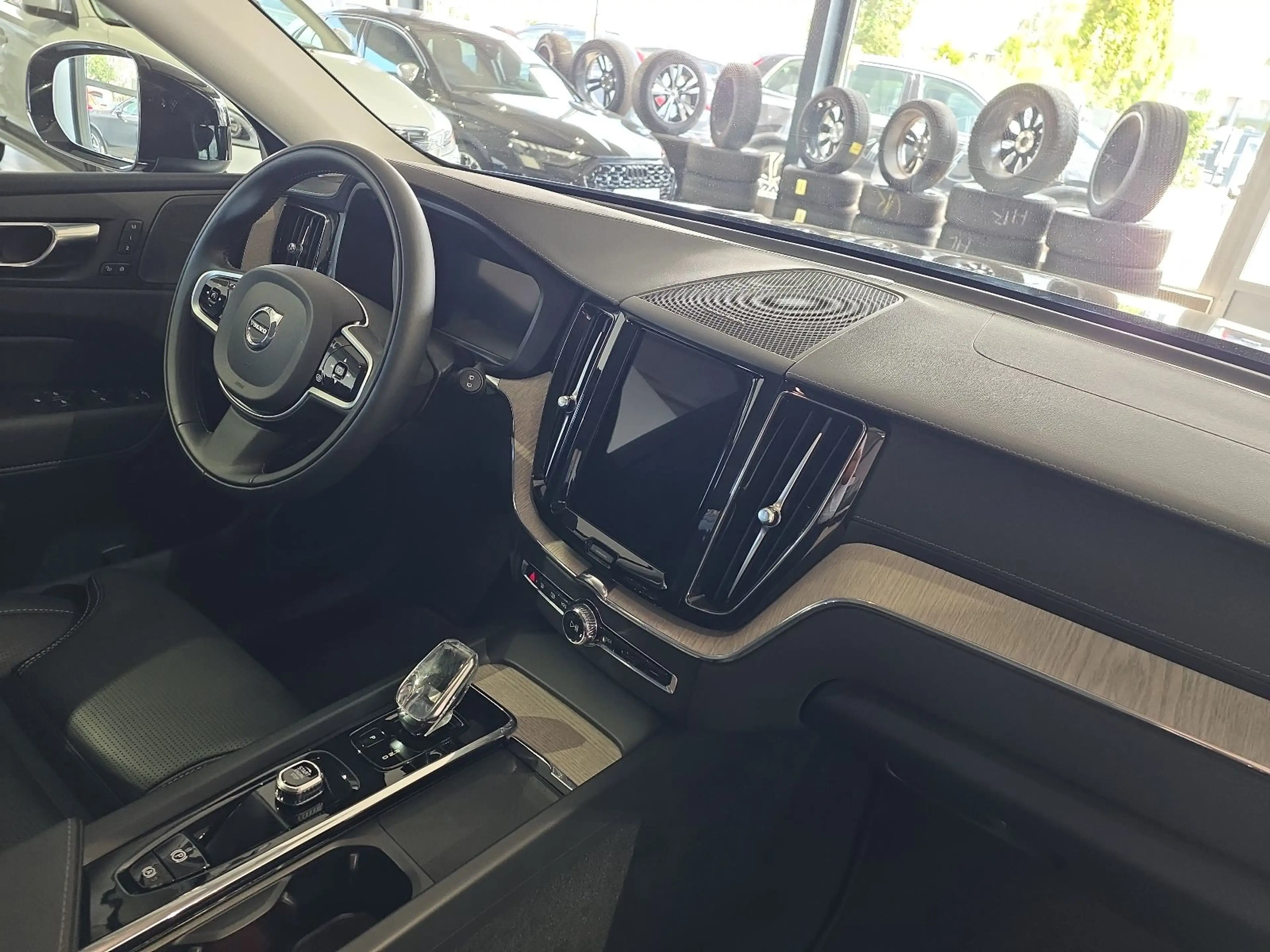 Volvo XC60 B5 Inscription ACC Sitzbelüftung 360° Pano — photo 12