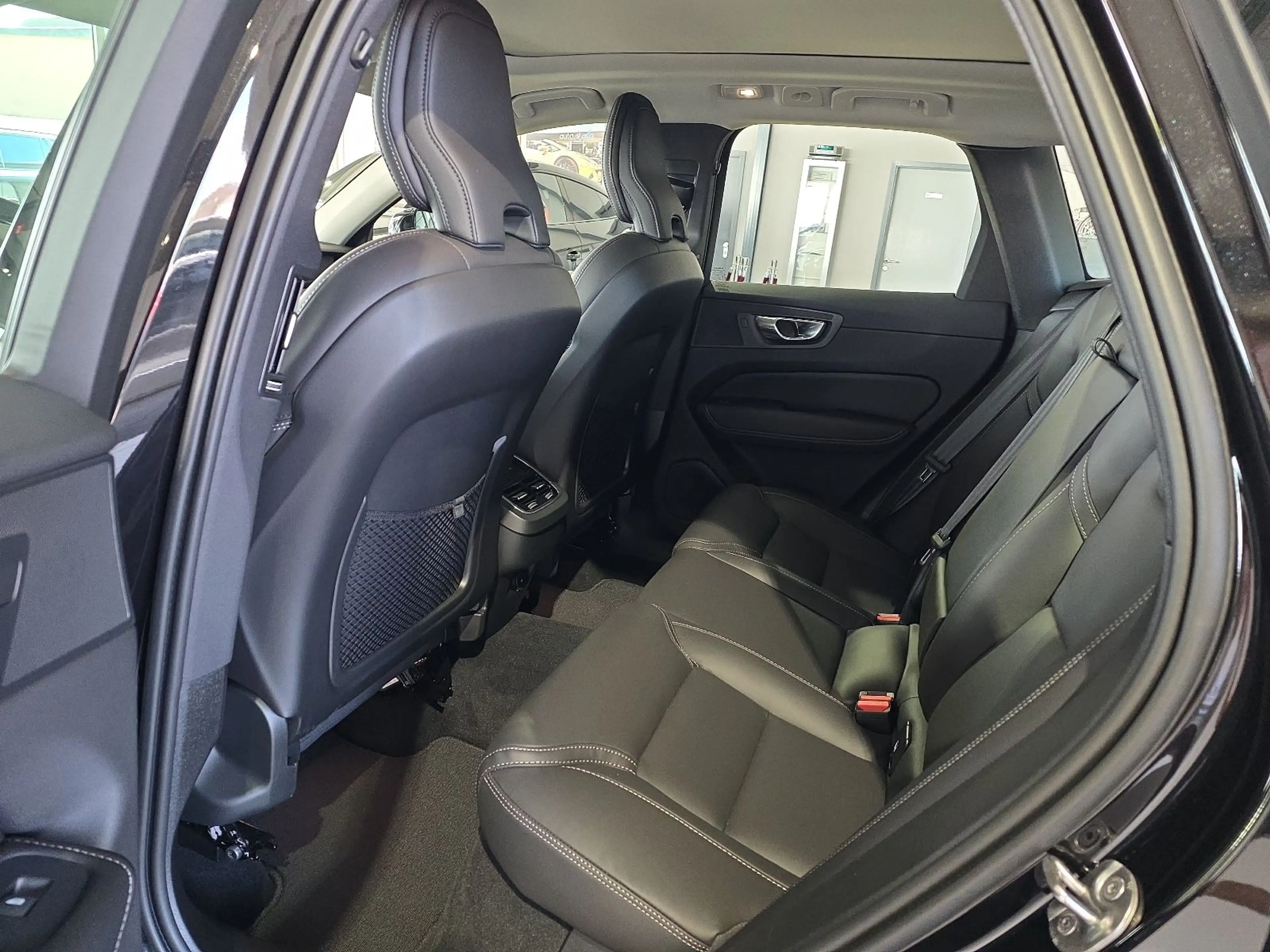 Volvo XC60 B5 Inscription ACC Sitzbelüftung 360° Pano — photo 16