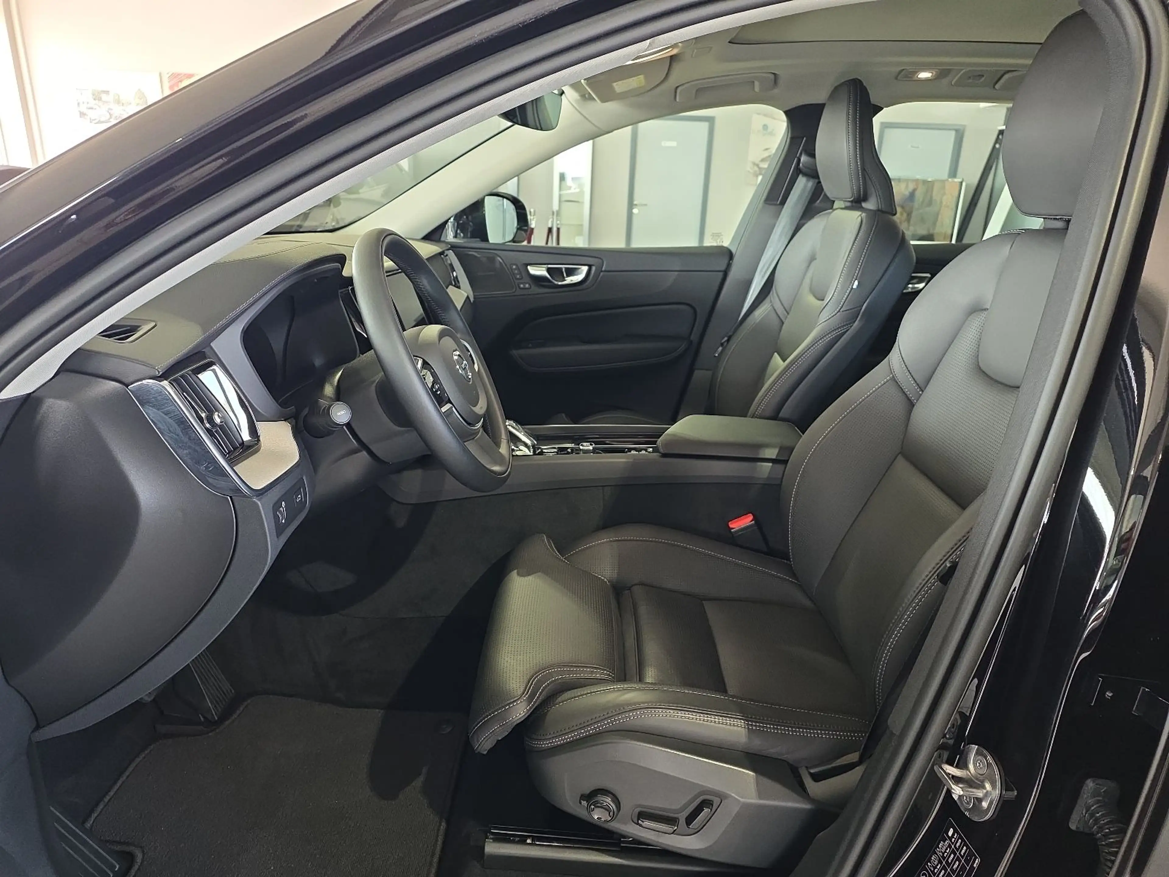 Volvo XC60 B5 Inscription ACC Sitzbelüftung 360° Pano — photo 20