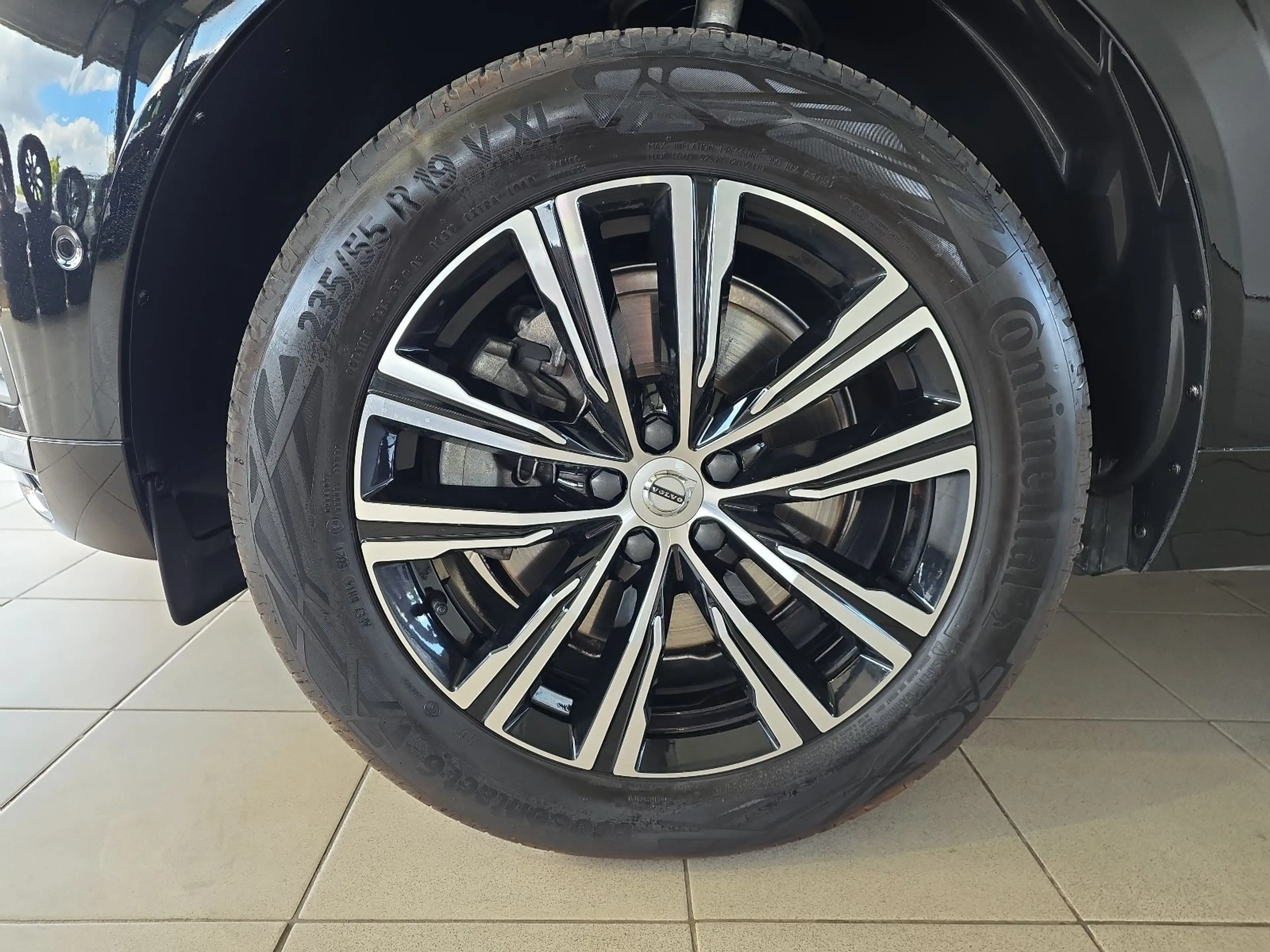 Volvo XC60 B5 Inscription ACC Sitzbelüftung 360° Pano — photo 33