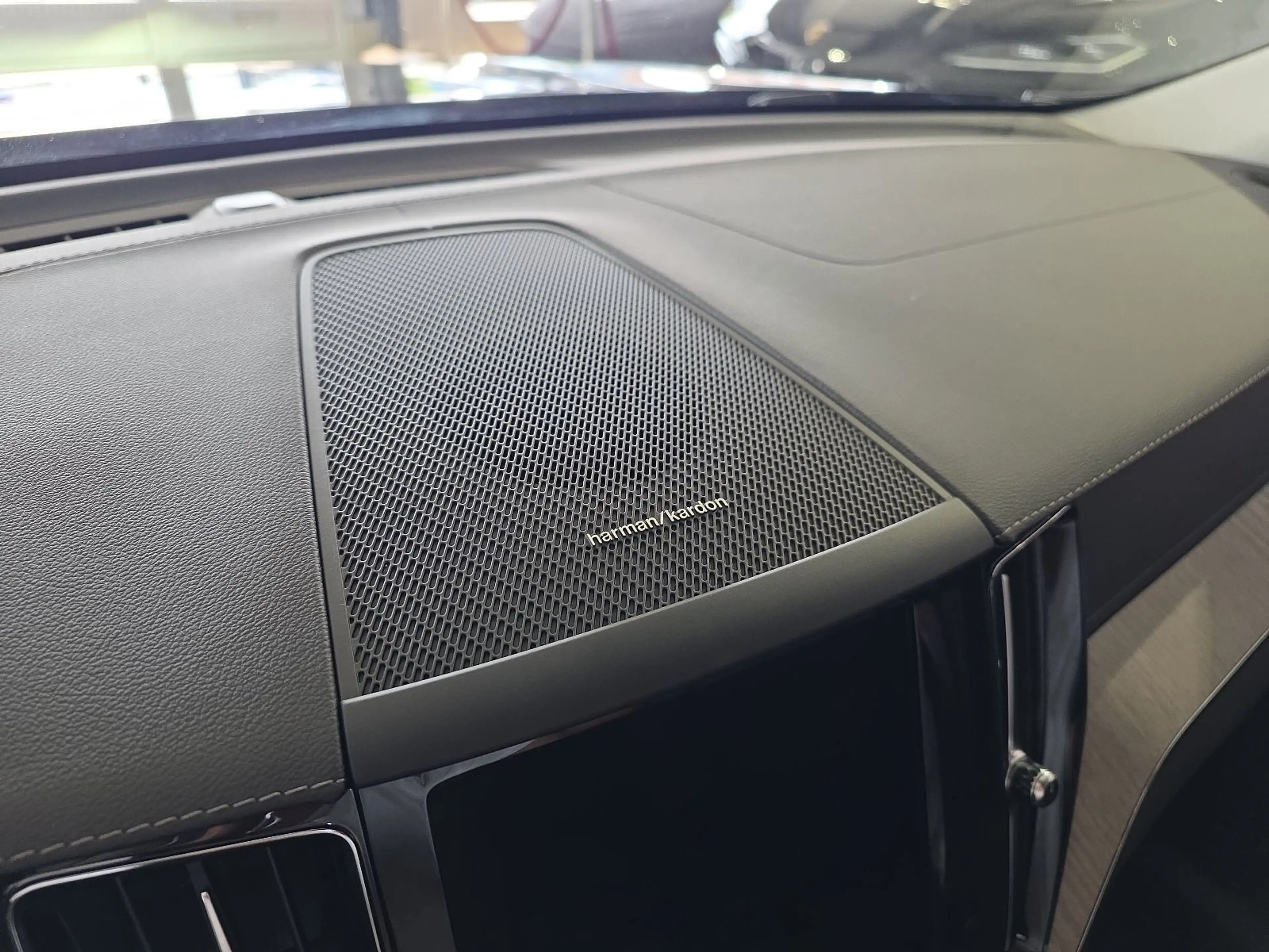 Volvo XC60 B5 Inscription ACC Sitzbelüftung 360° Pano — photo 18