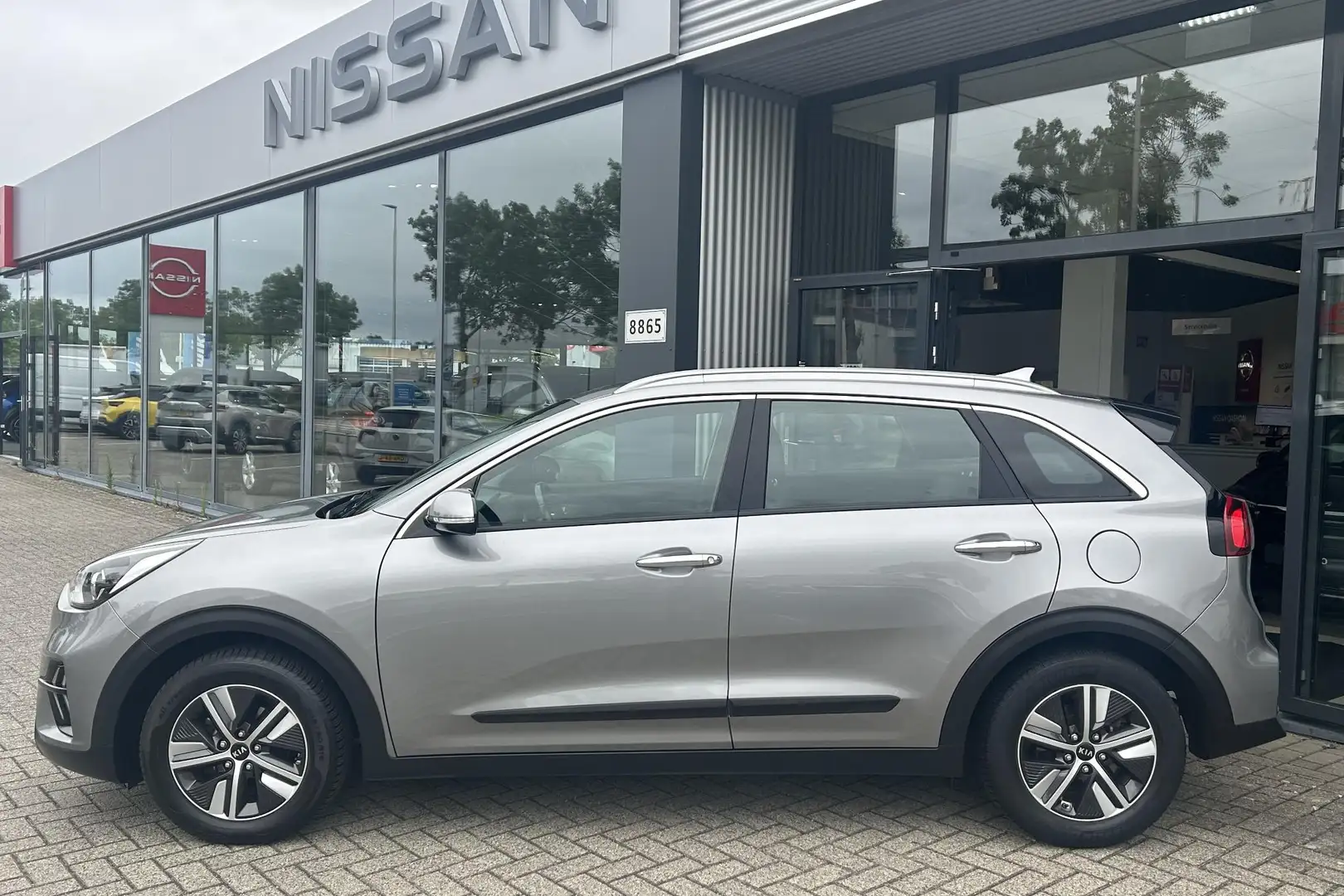 Kia Niro 1.6 GDi Hybrid DynamicLine Grijs - 2