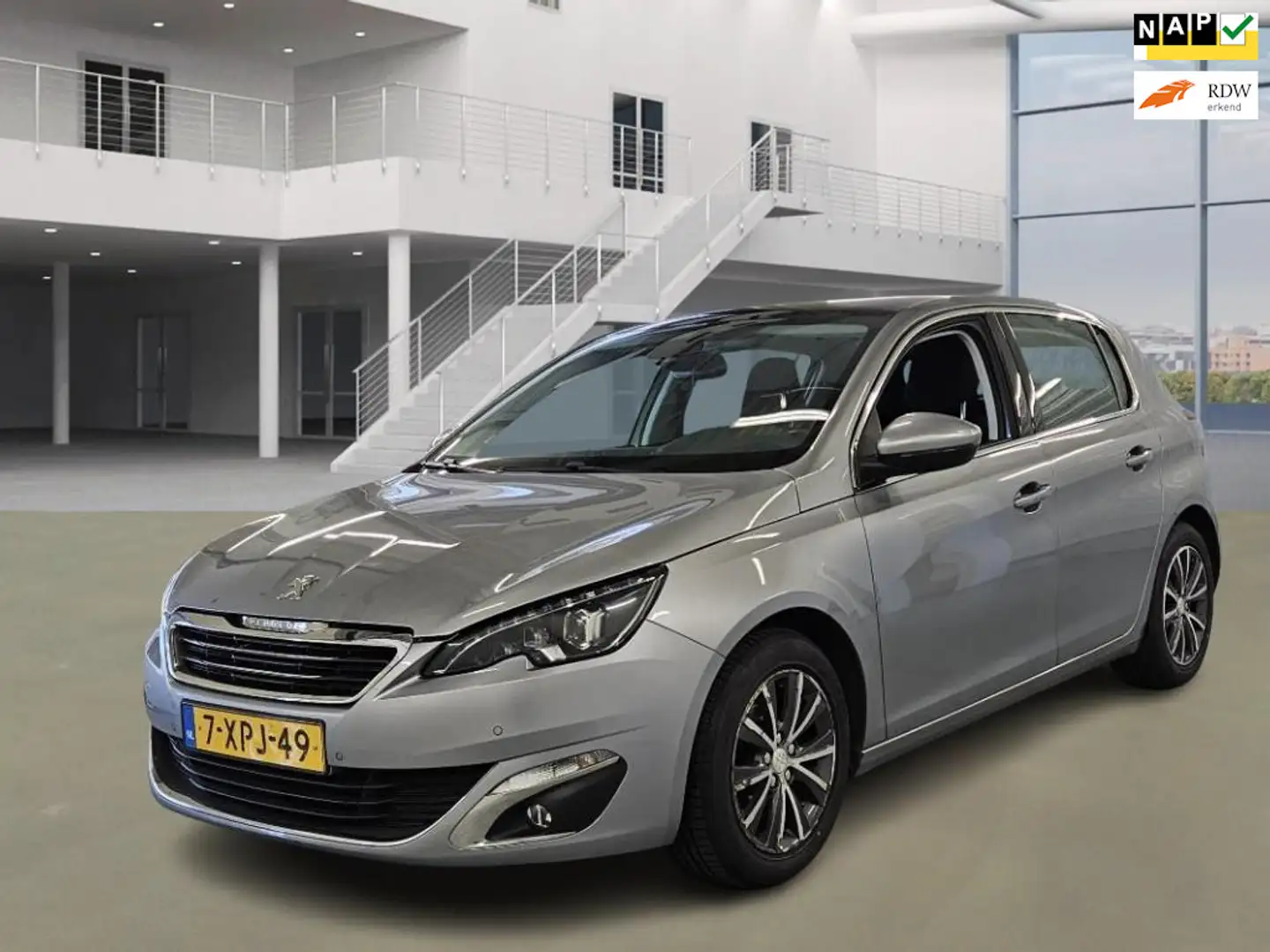 Peugeot 308 1.2 e-THP Blue Lease Premium/pano/xenon/Navi/ Gris - 1