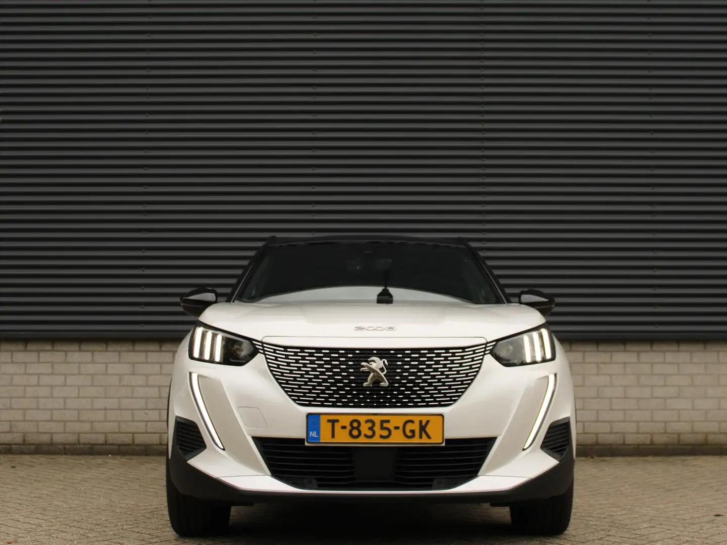 Peugeot e-2008 I GT EV 50kWh 136pk | 3-Fase | Camera | Keyless En Blanc - 2