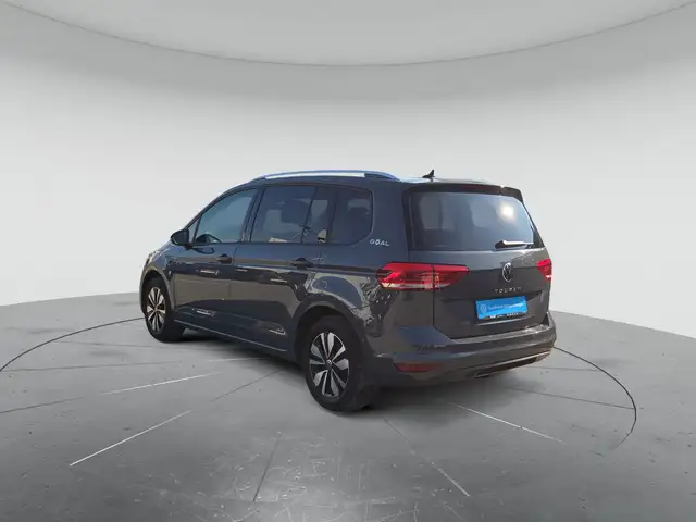Volkswagen Touran view 3