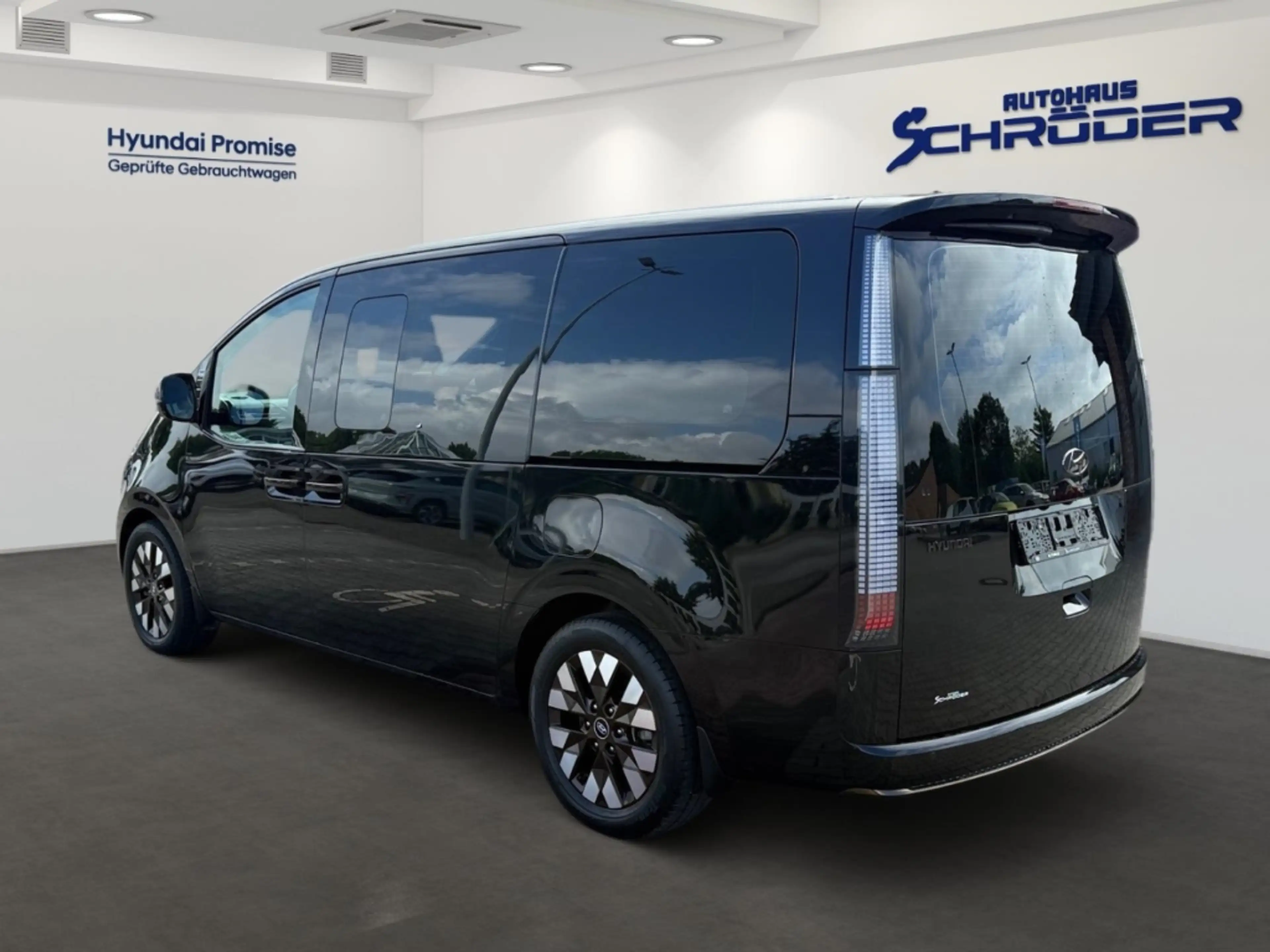 Hyundai STARIA Signature 2.2 CRDi 7-Sitzer BOSE+AHK+360°CAM — photo 4